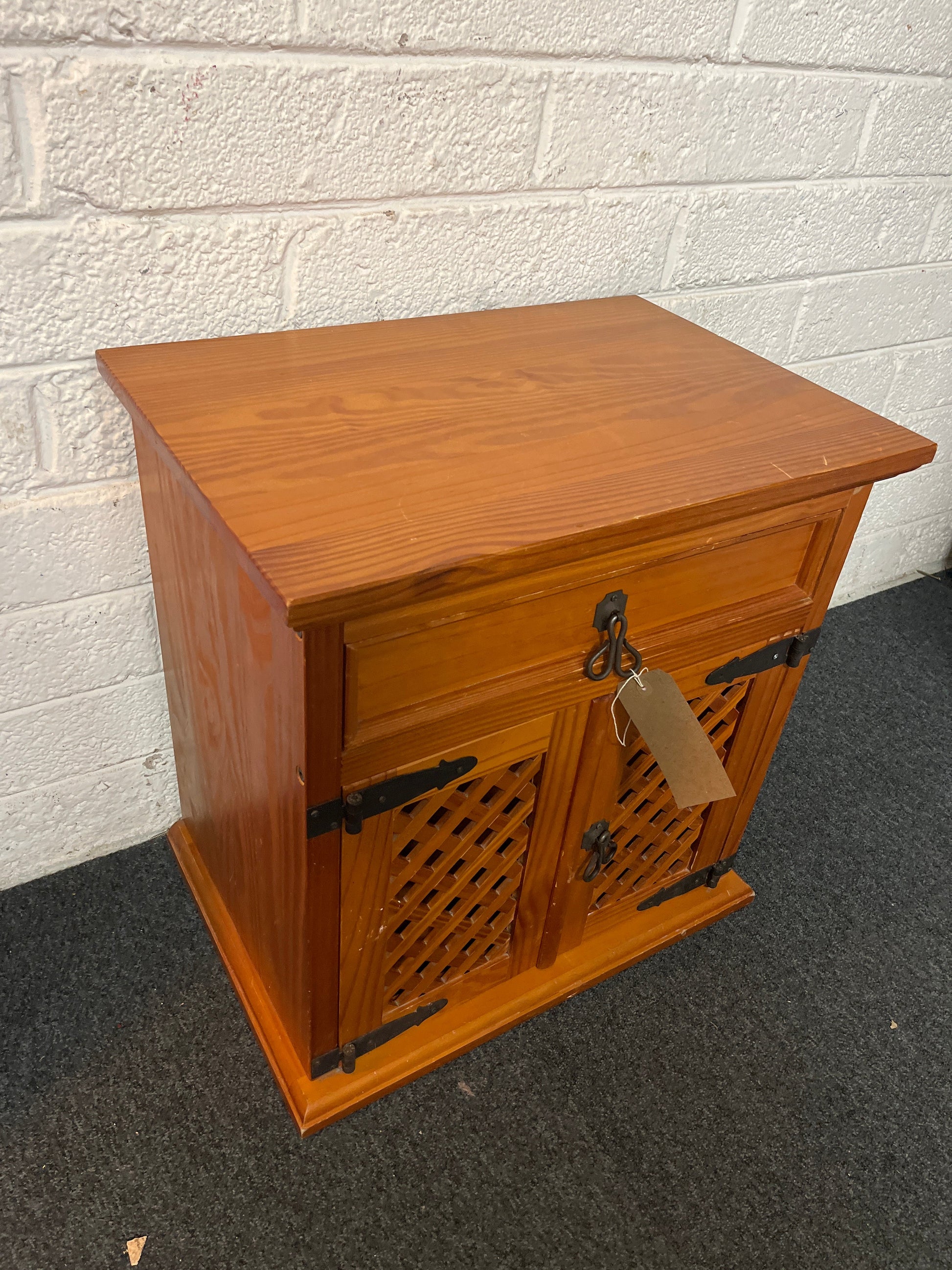 Pine 1 drawer 2 door lattice locker 2225