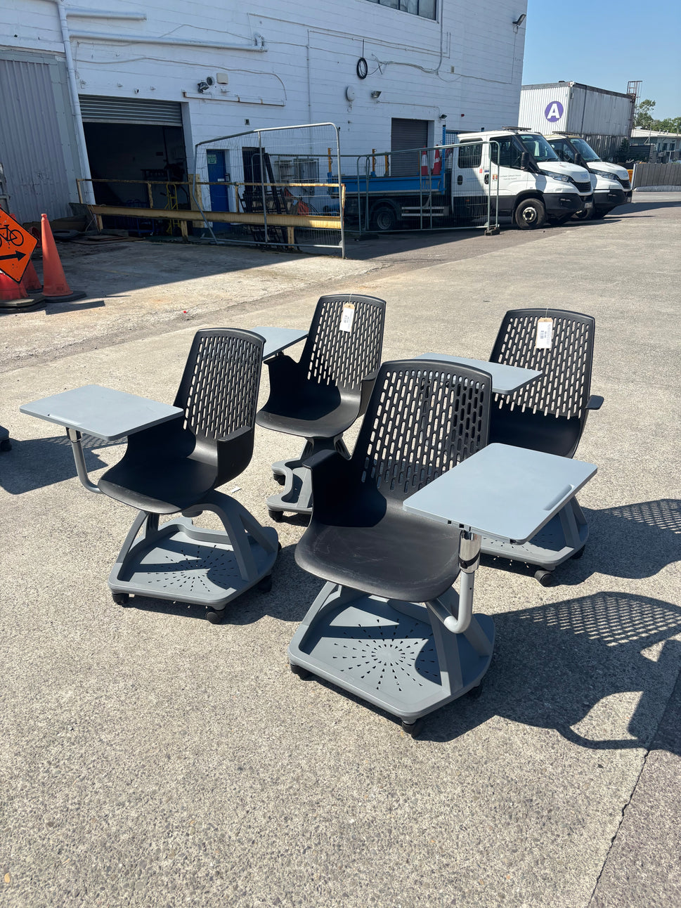 Report mobile conference chair with writing tablet on castors, black plastic seat, dark grey writing tablet with drinks holder. 90Hx64Wx59H. Seat height 445mm
