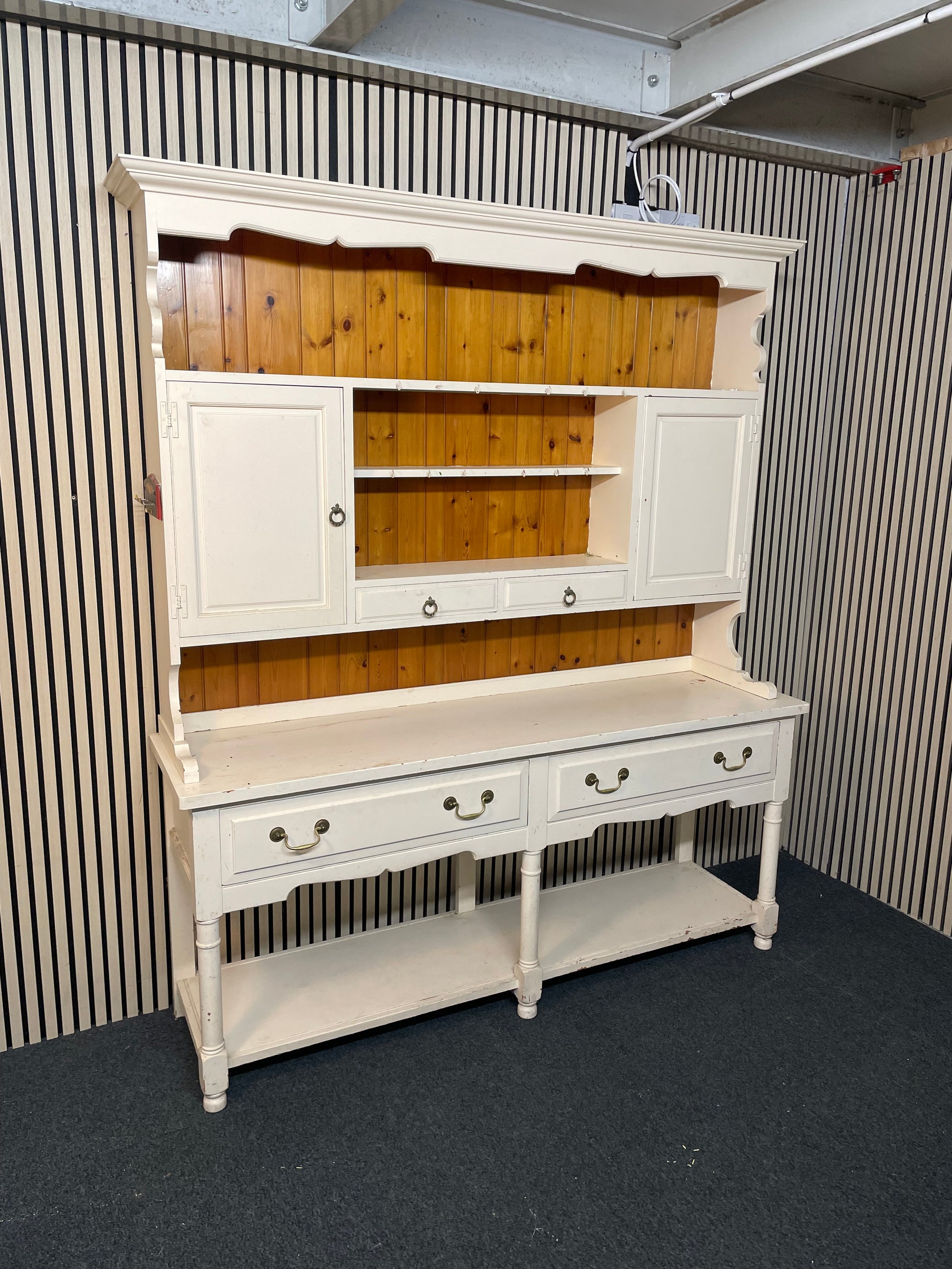 Large cream painted solid pine kitchen dresser (H 210 x W 180 x D 47 cm( 2425