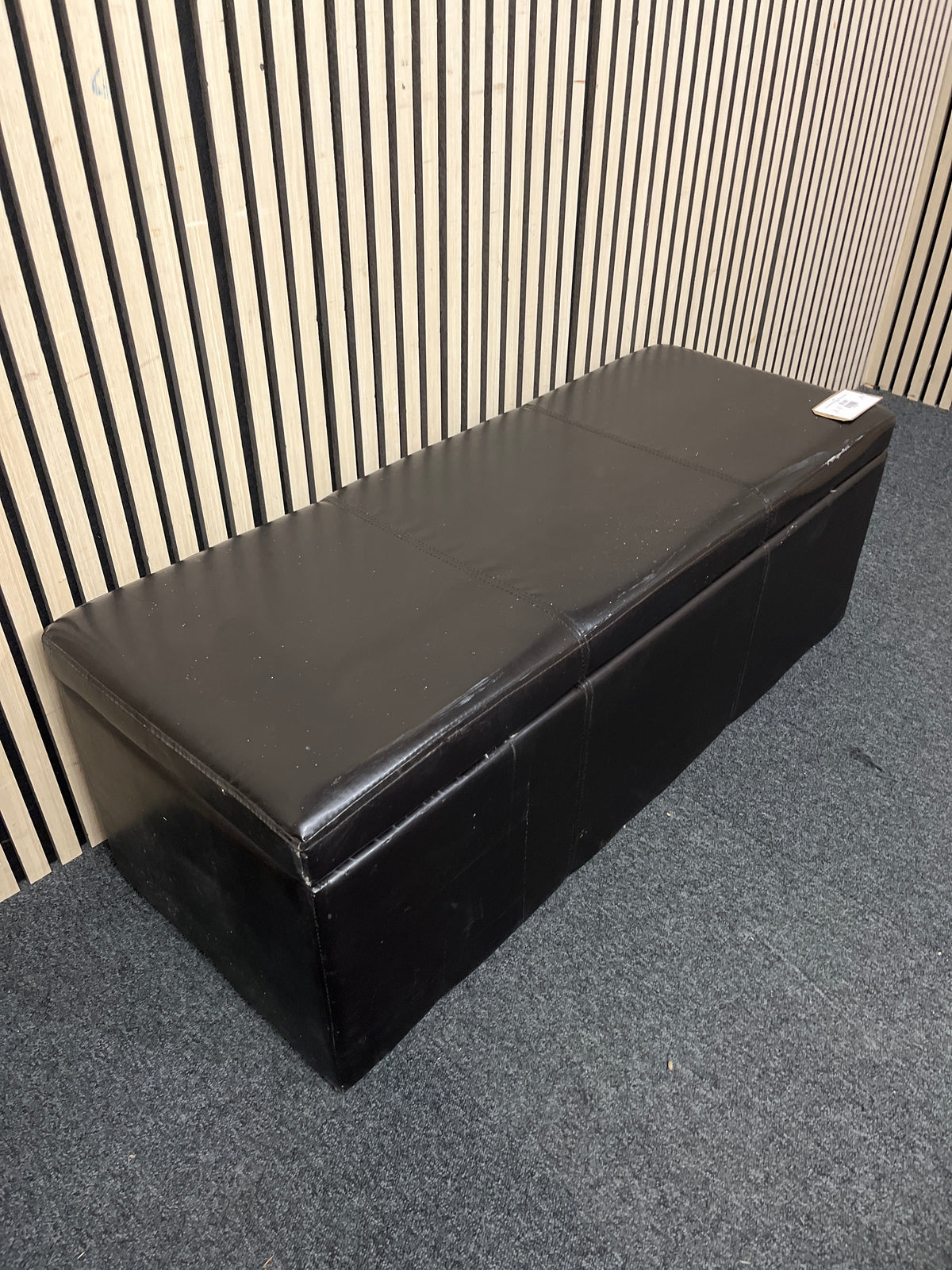 Black leatherette blanket box (H 43 x W 113 x D 33 cm) 44316