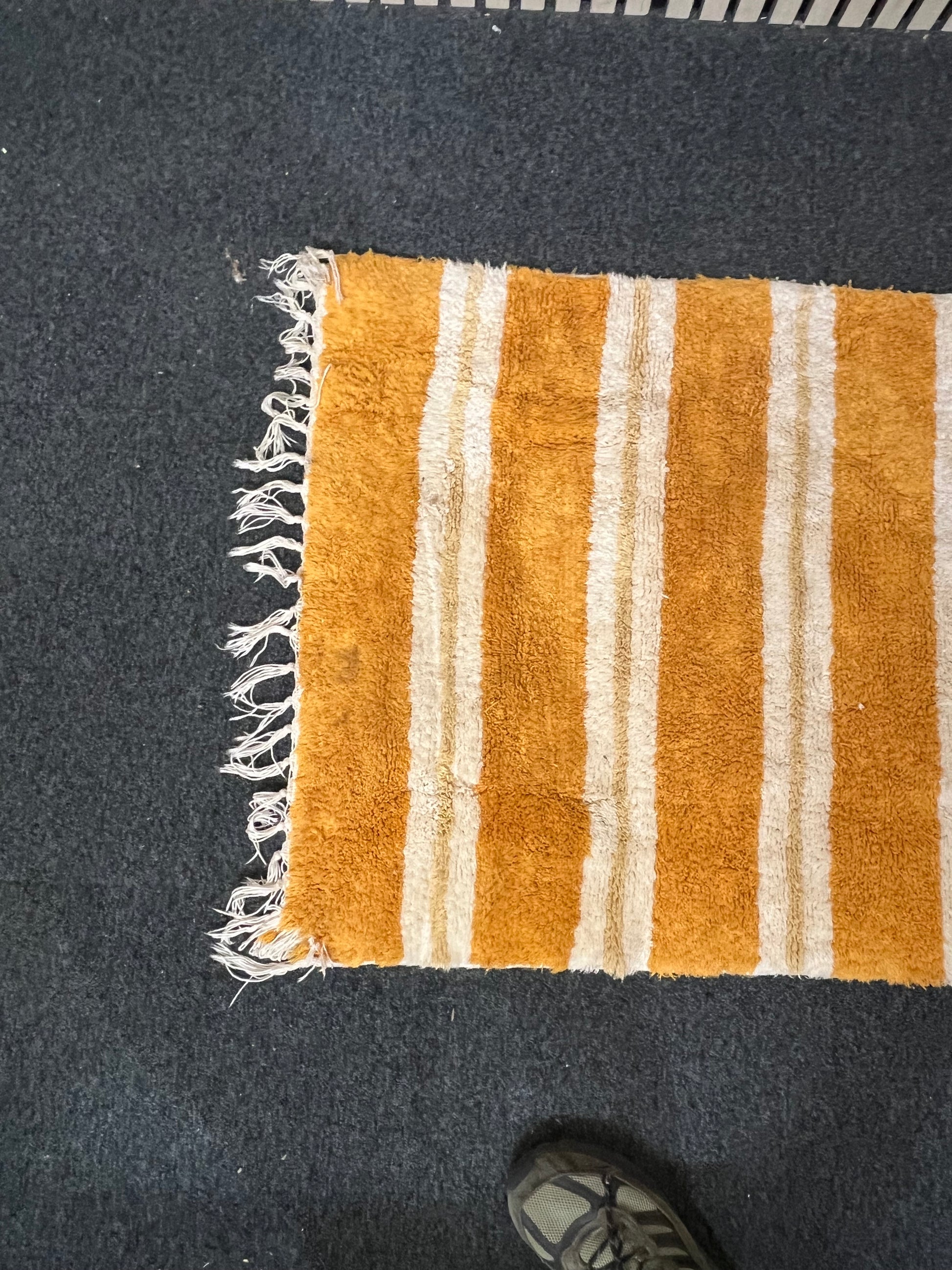 Orange and white fabric rug (75 x 160 cm) 3126
