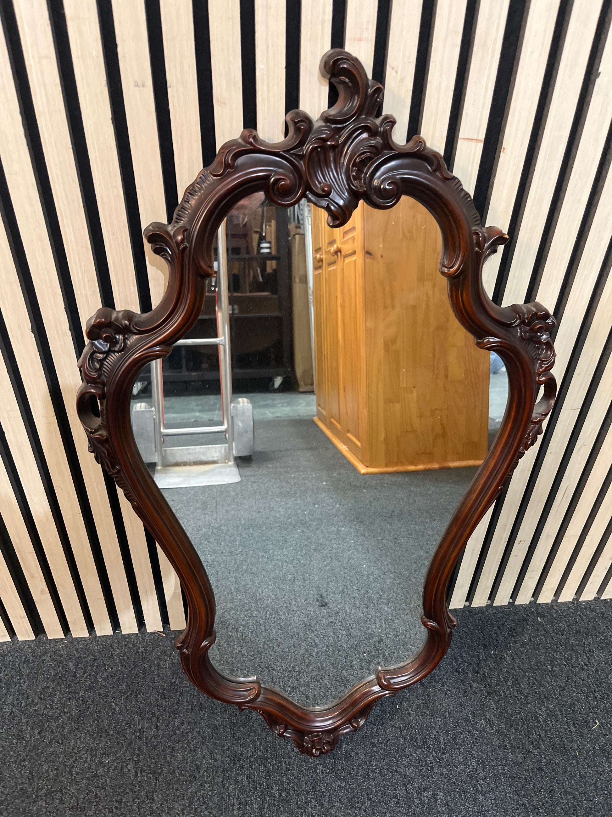 Ornate mahogany framed mirror (88 x 54 cm) 3126