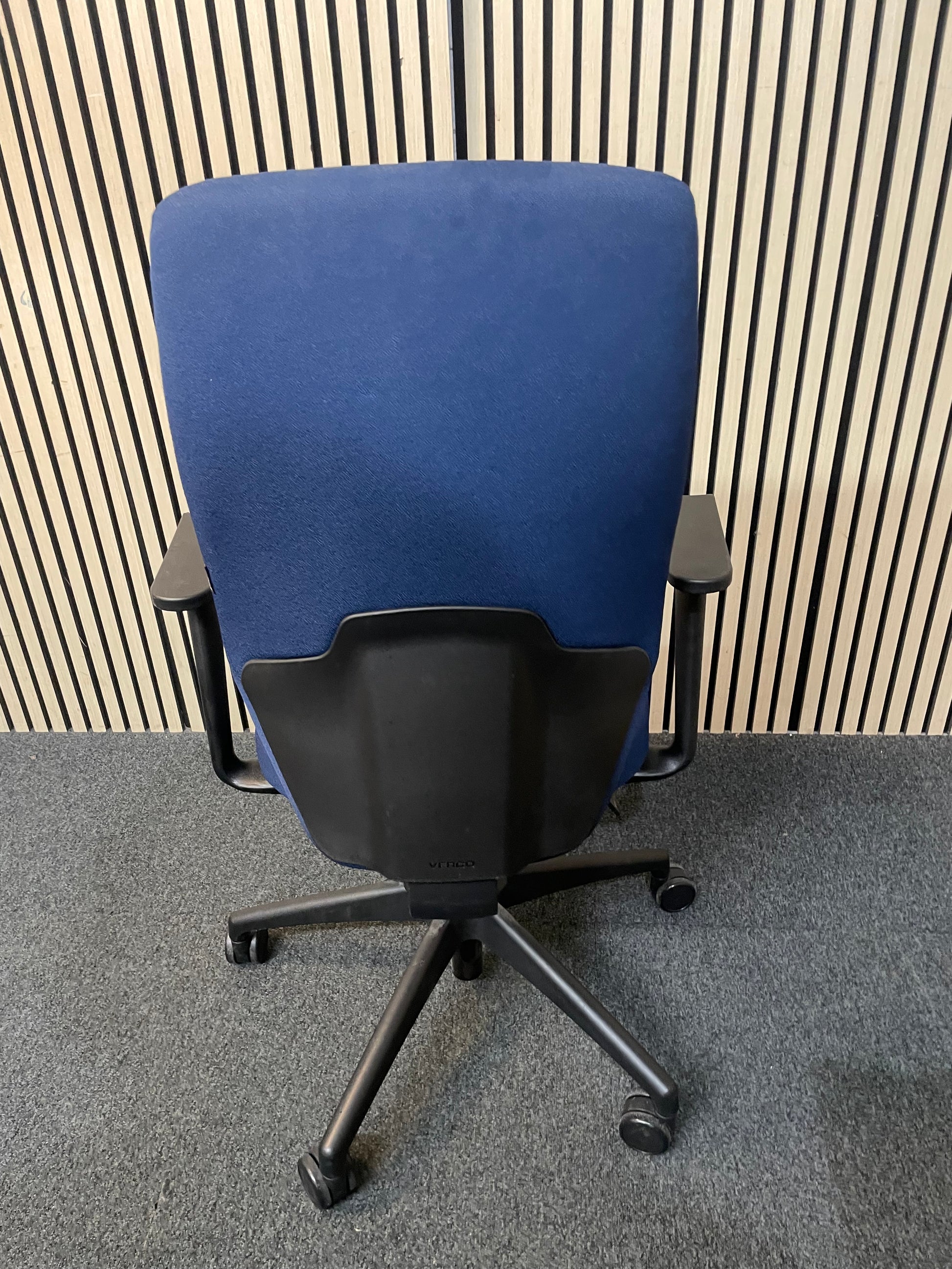 Verco PRf21 navy fabric swivel chair with arms 3425