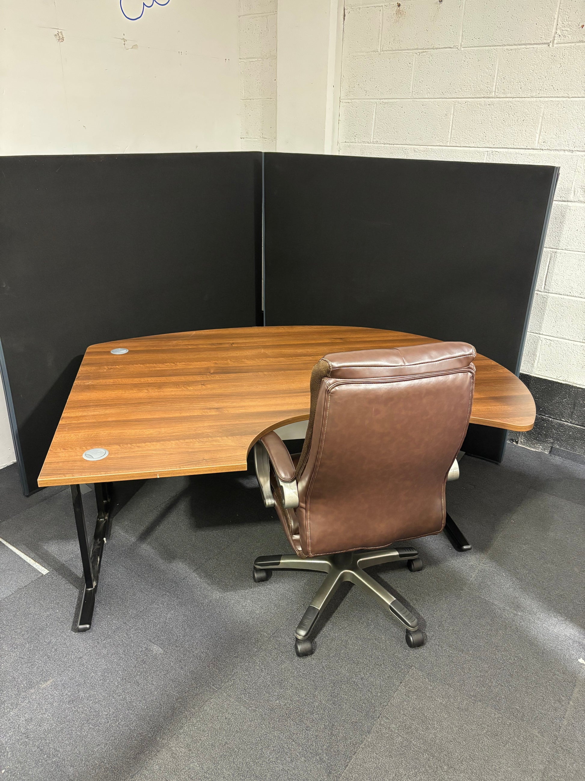 Executive bow fronted radial desk, left hand (1800mm x 1700mm)