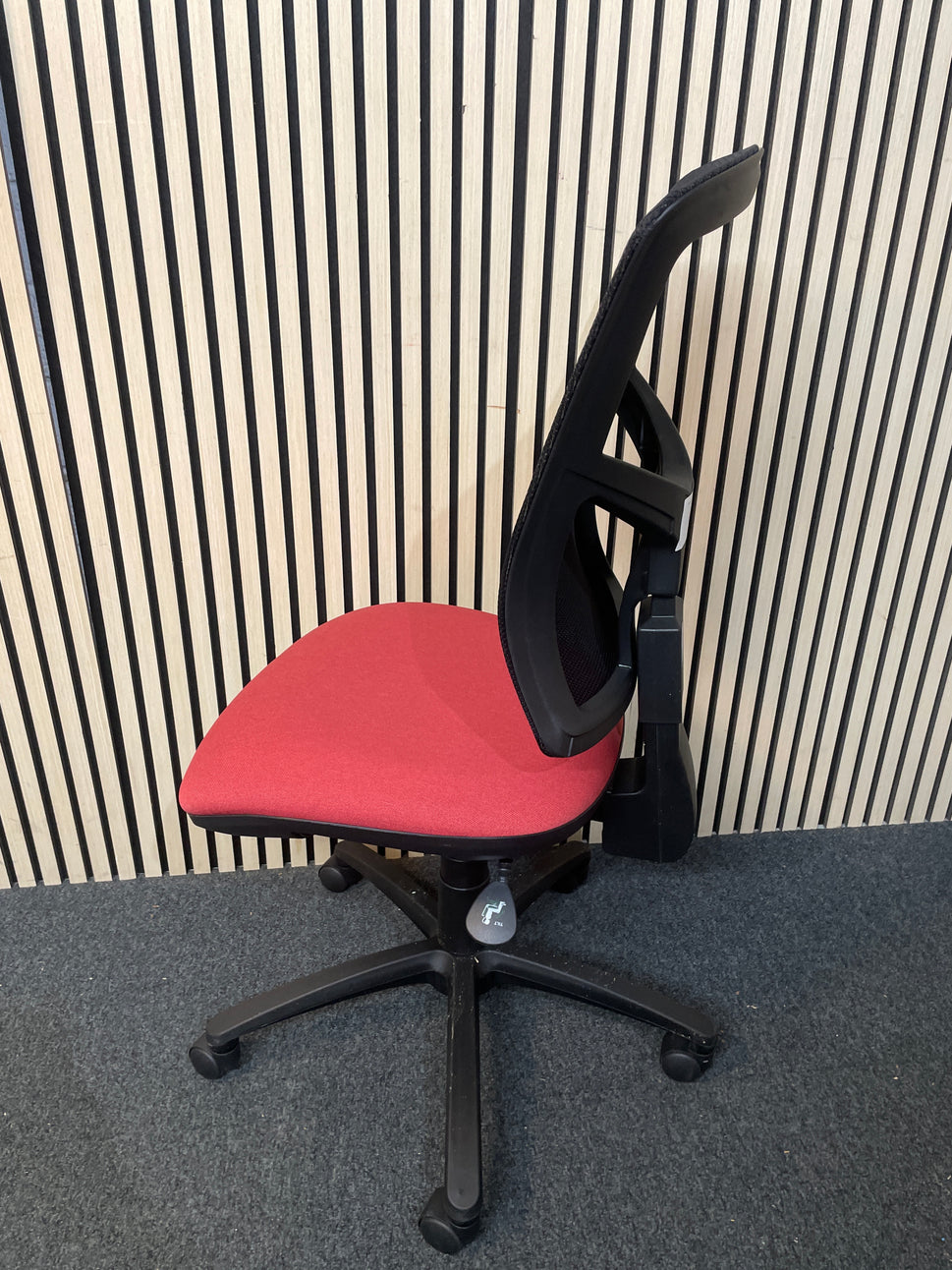 Senza 3 lever swivel chair with HA-MESH Back - PASTEL RED