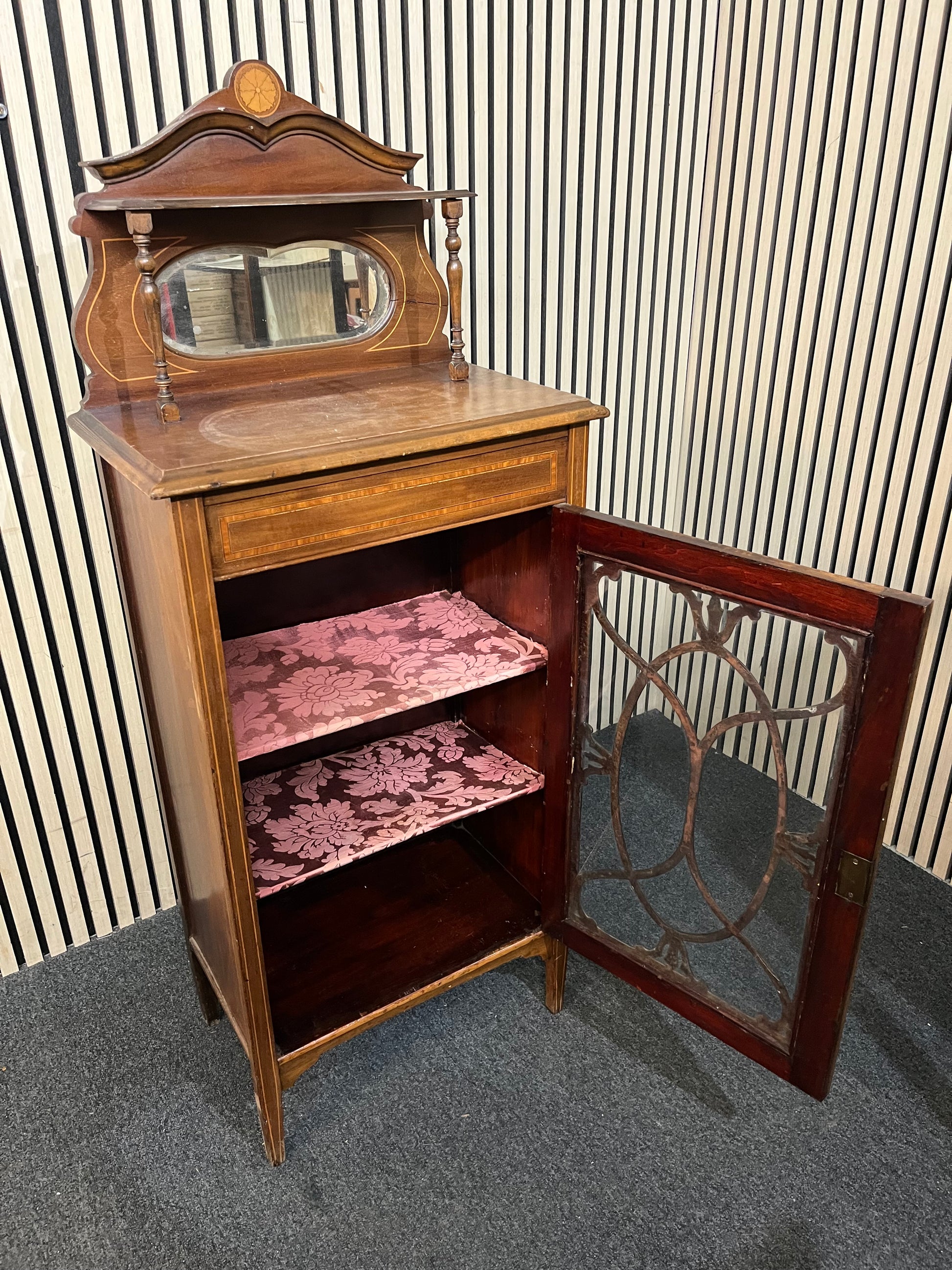 Mahogany 1 door display unit with mirrored uptstand (H 138 x W 57 x D 34 cm) 43331