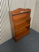 Traditional wooden bookcase featuring carved details and a bottom drawer, height 119cm, width 76 cm, depth 30 cm 44741