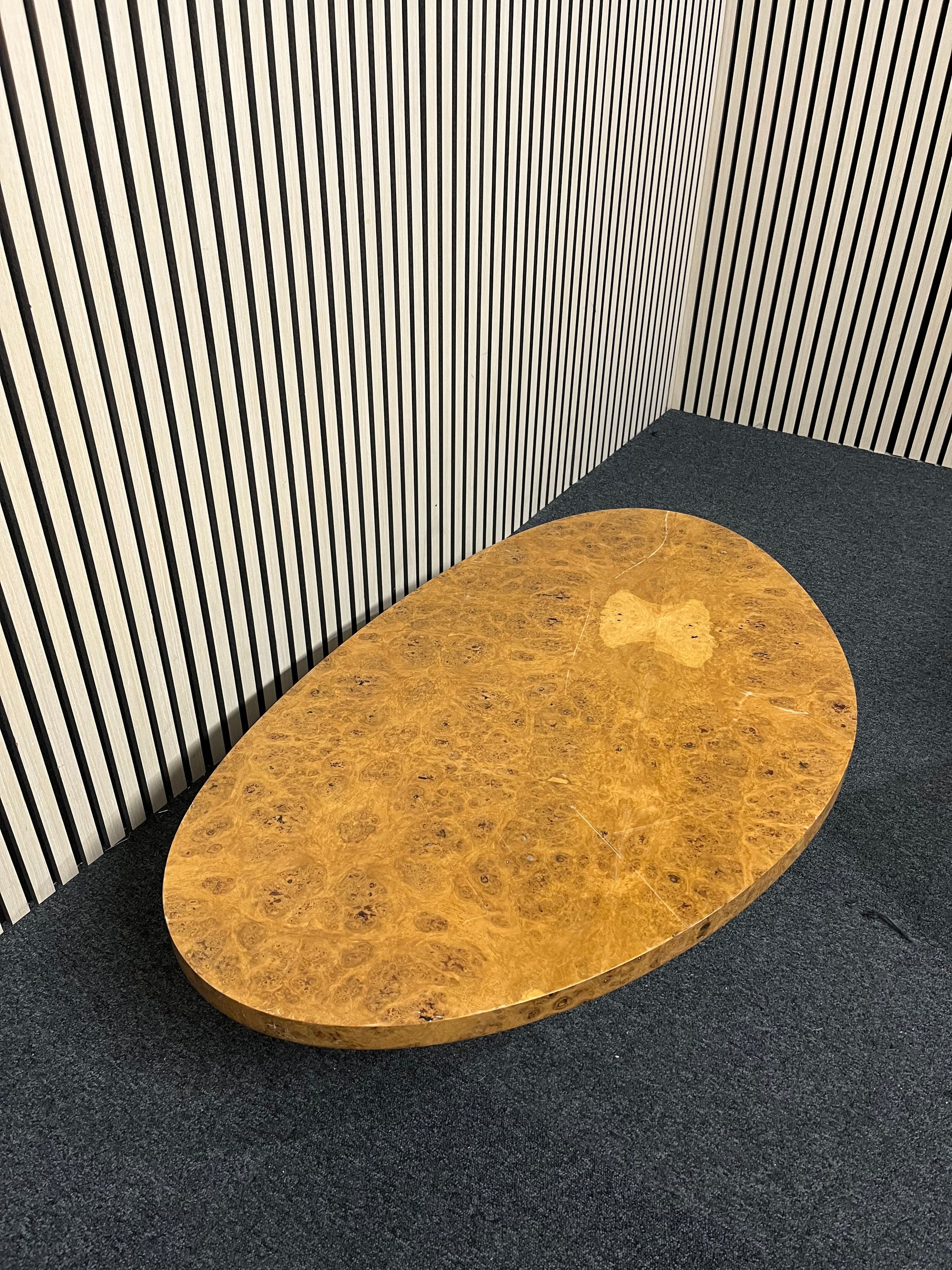 Egg shaped oak veneer coffee tablewith central base (H 31 x W 114 x D 75) 2325