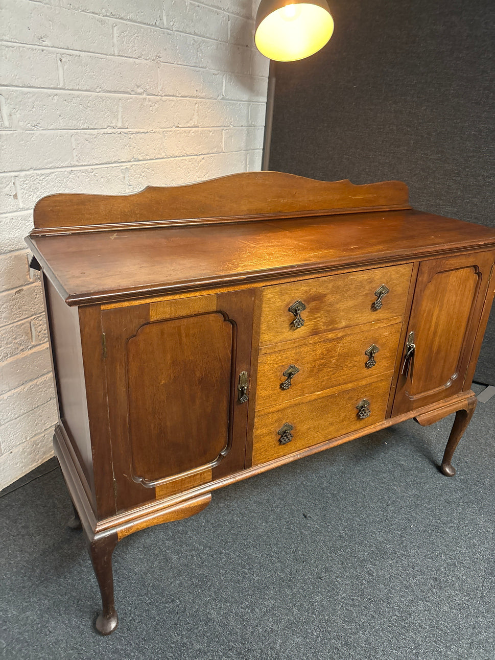 Antique mahogany stained 2 door 3 drawer sideboard (H 1100 x W 1220 x D 500 mm) 1225