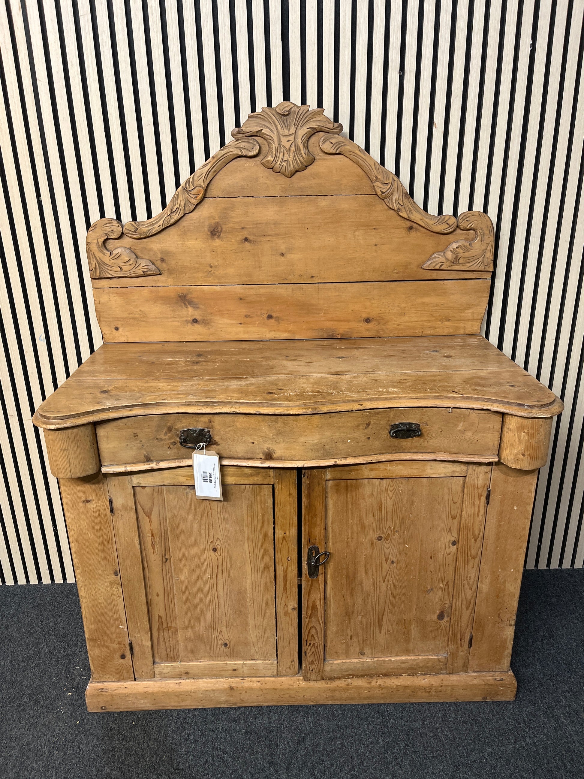 Pitch pine bow fronted 2 door 1 drawer sideboard with upstand (H 142 x W 108 x D 56 cm) 1126