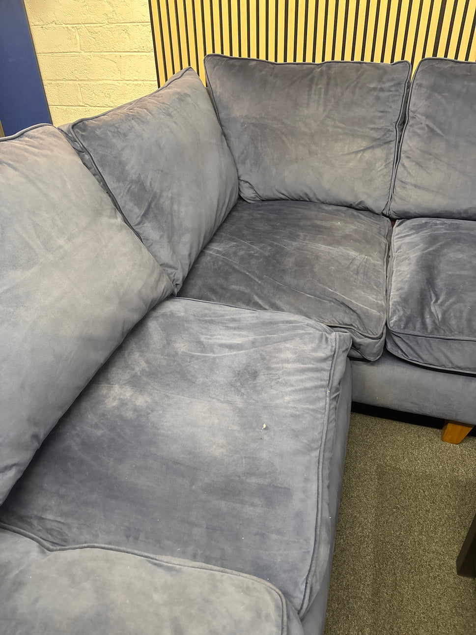 Large sectional dark blue velour fabric corner suite 3325
300cm on the longest section x 296cm shortest corner