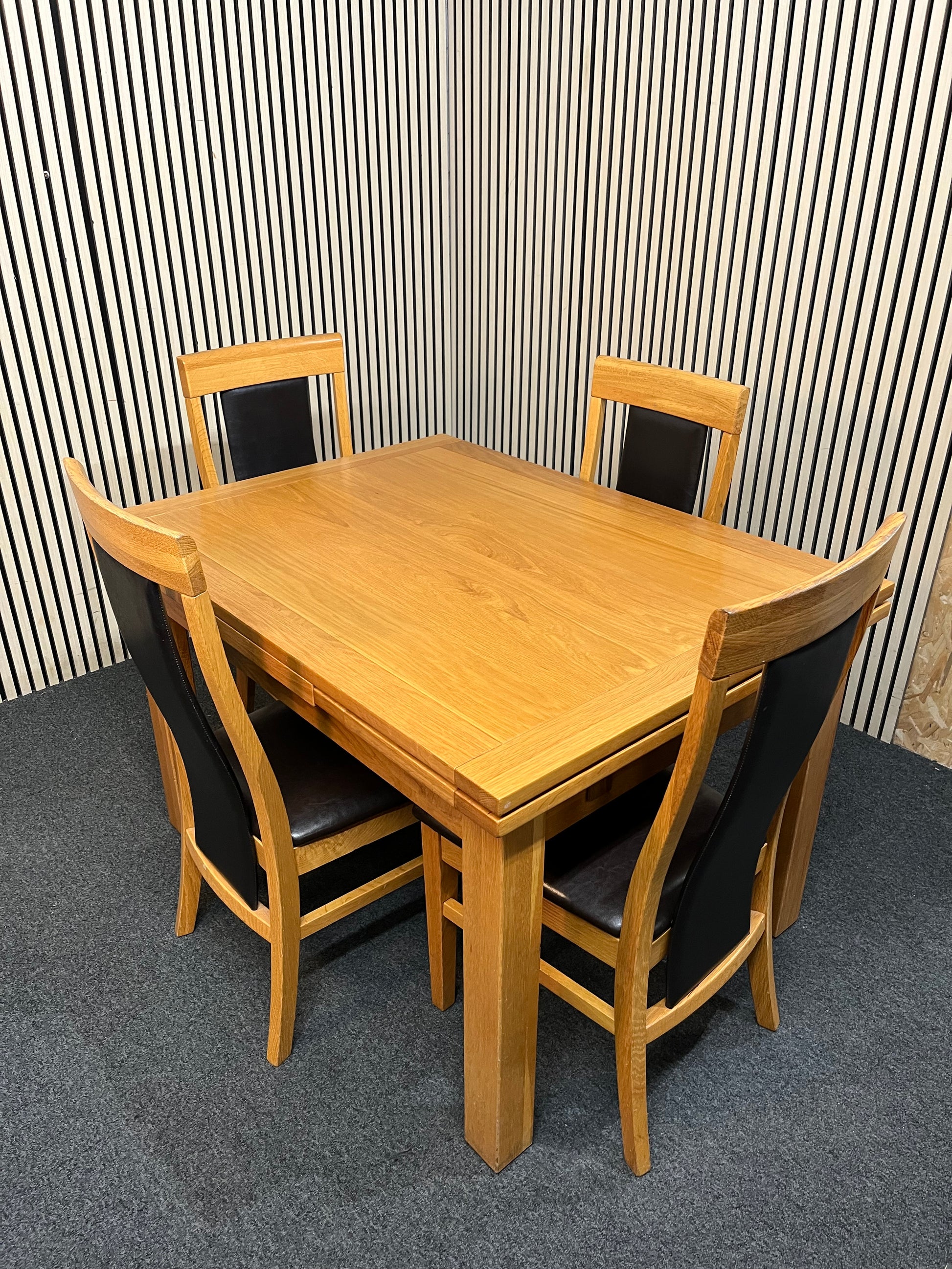 Solid oak extendable dining table (L 120 - 200 x W 90 cm) with 4 matching solid oak and black leather dining chairs 3126