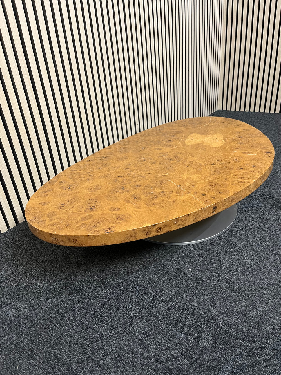Egg shaped oak veneer coffee tablewith central base (H 31 x W 114 x D 75) 2325