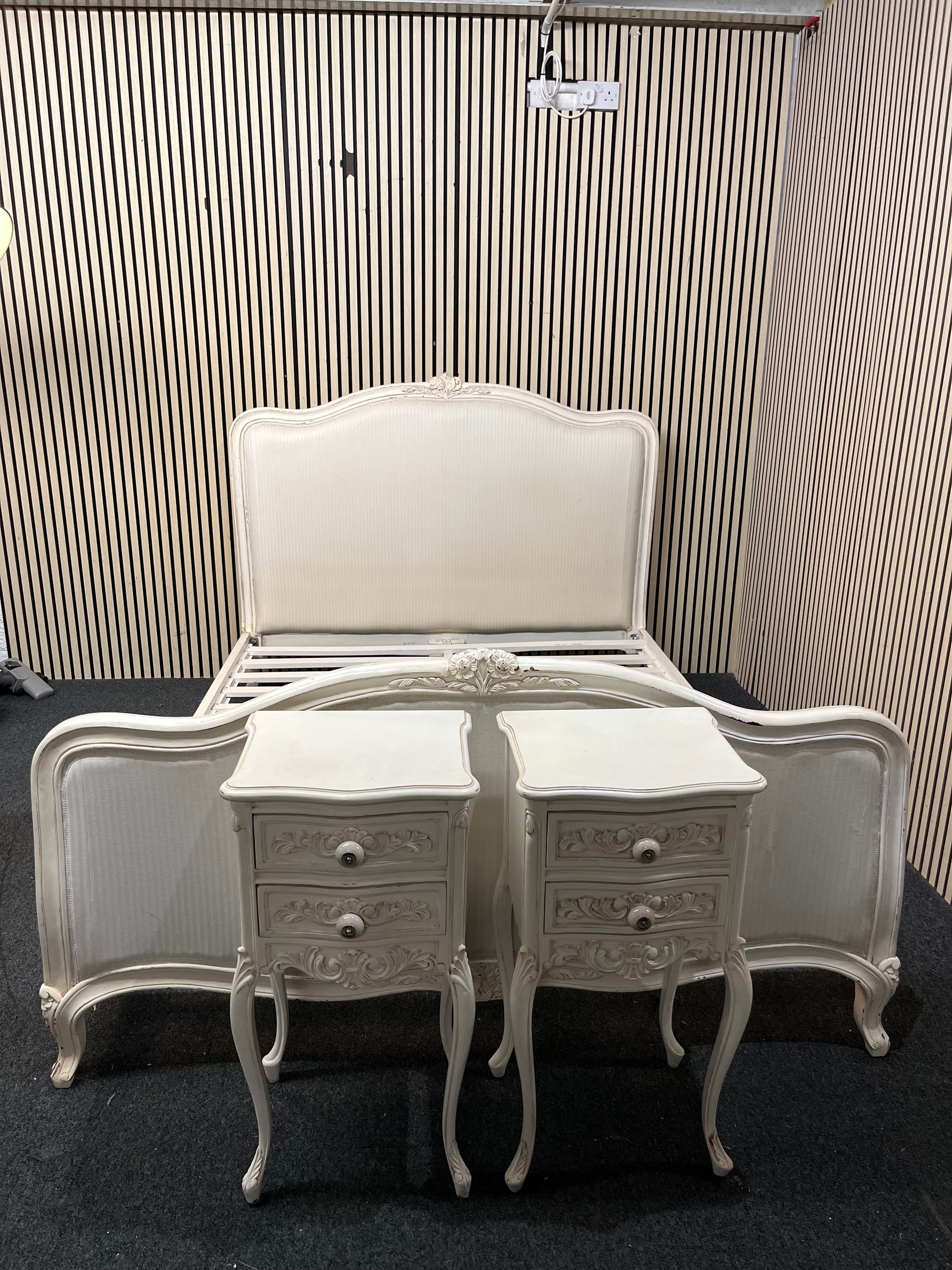 Louis XVI solid wood frame upholstered white fabric bedframe with set of 2 matching ornate white 2 drawer solid wood lockers 43522