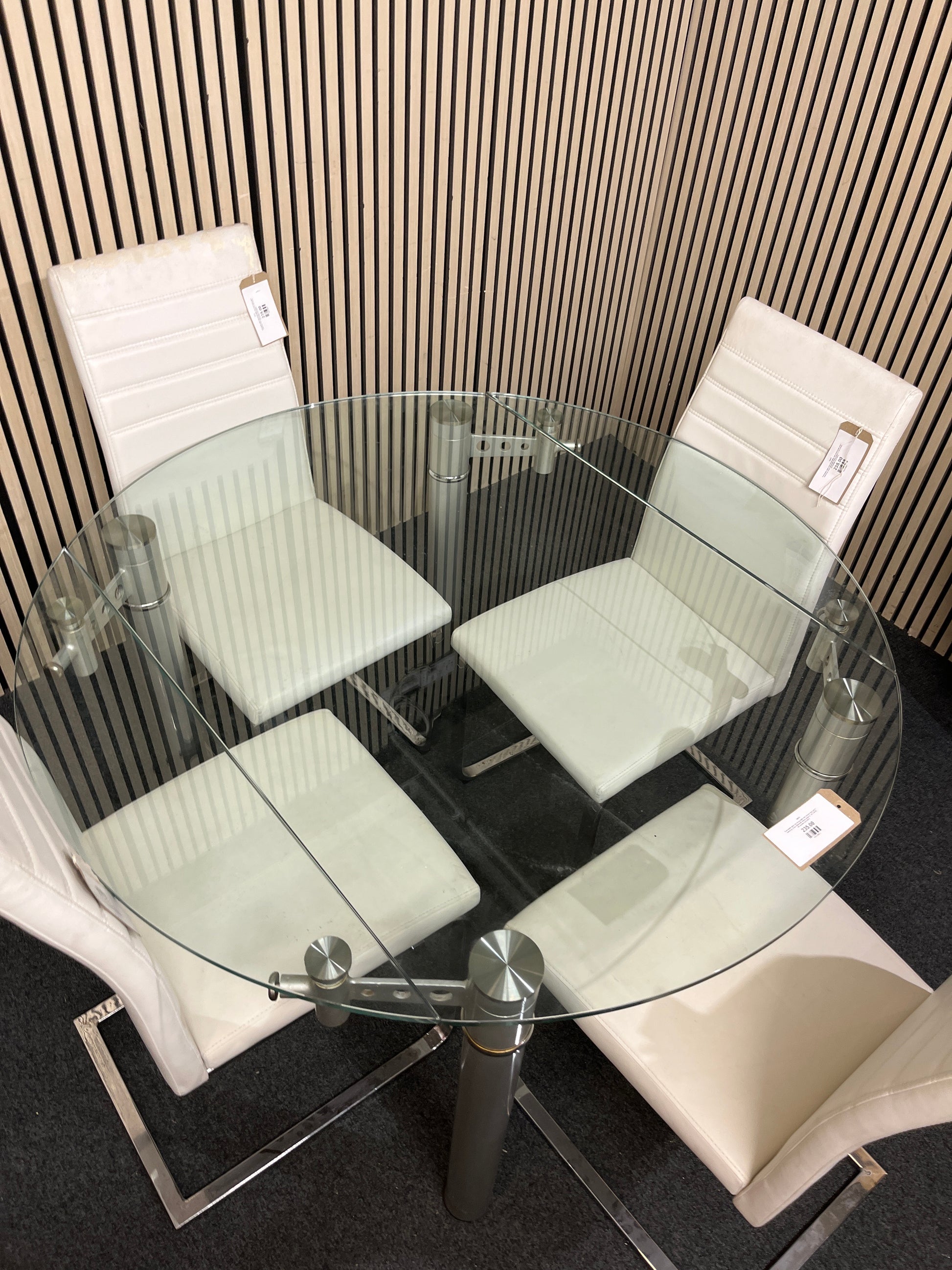 Extendable glass top dining table with chrome legs and 4 matching cream leatherette dining chairs (L 120 x W 80, 120 extnded cm) 43675