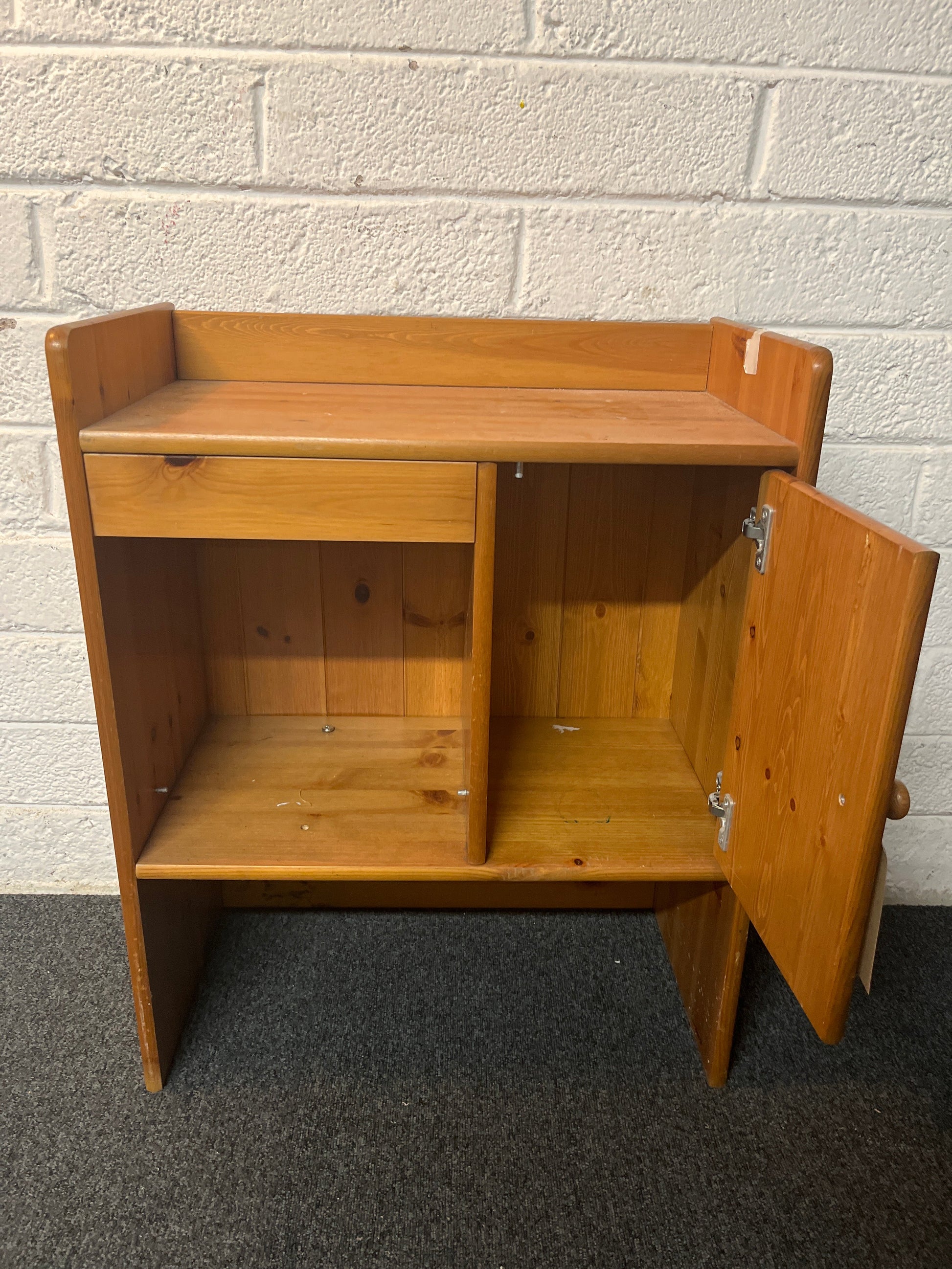 Small pine 1 shelf 1 door storage unit (H 72 x W 57 x D 30 cm) 2225