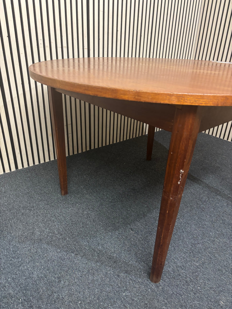 Large circular cherry wood extendable dining table (W 120 - 165 cm) 43481