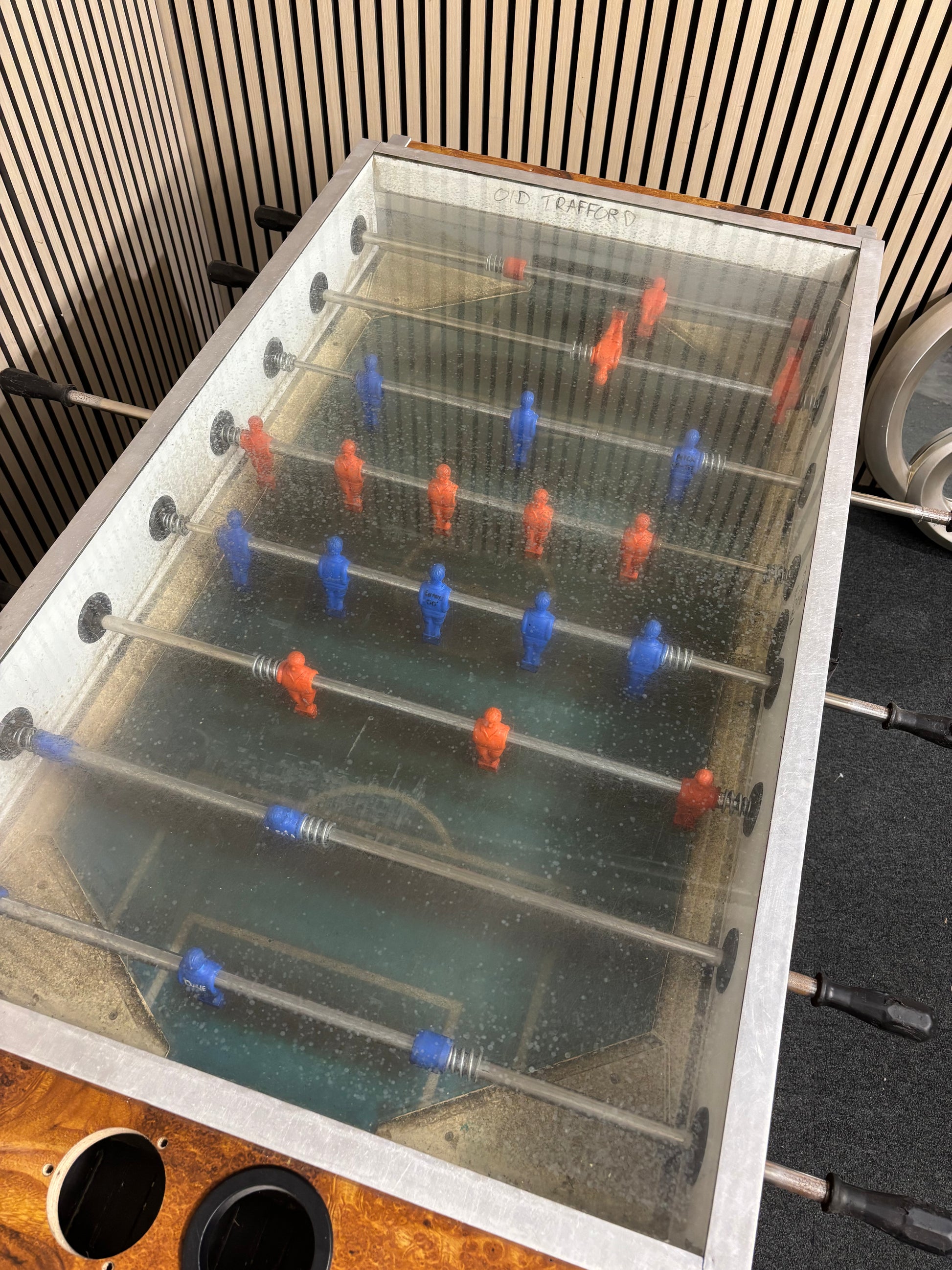 Retro fussball table, ideal repair project (H 92 x W 153 x D 76 cm) 43691