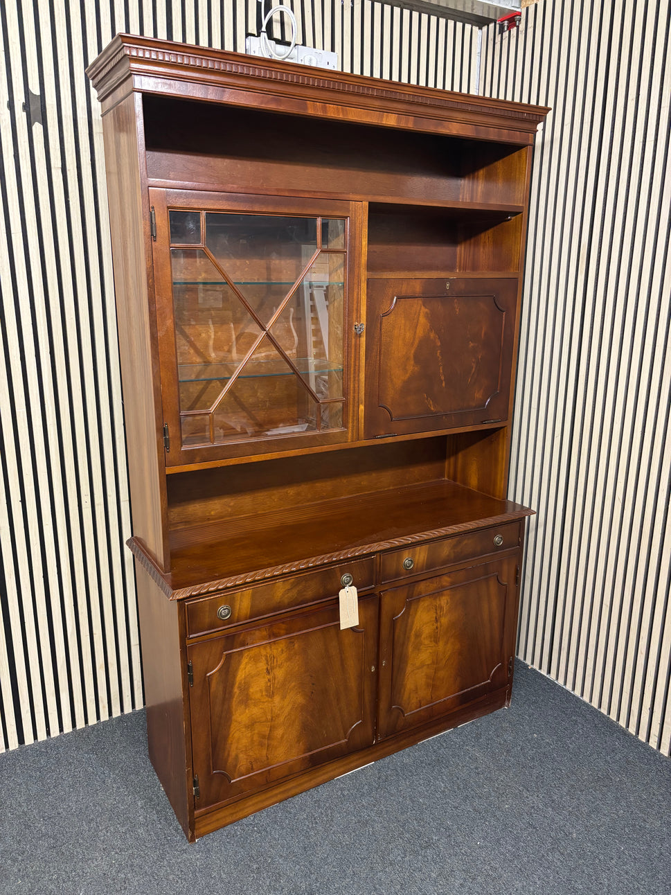Ornate Rosewood mahogany 4 door 2 drawer glass top display unit (H 200 x W 127 x D 41 cm) 43689