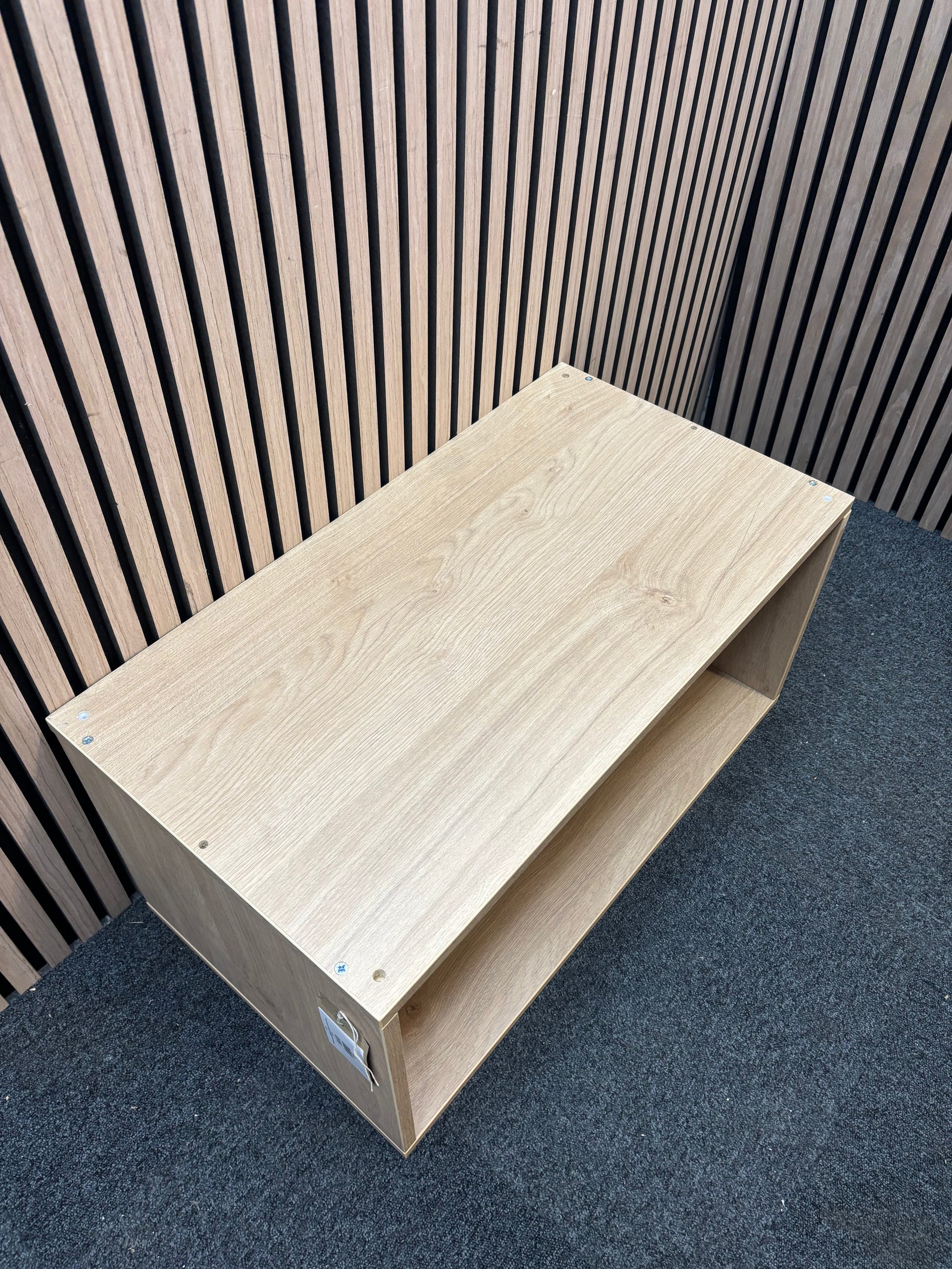 Small laminate wooden open storage unit (H 38 x W 78 x D 42 cm)