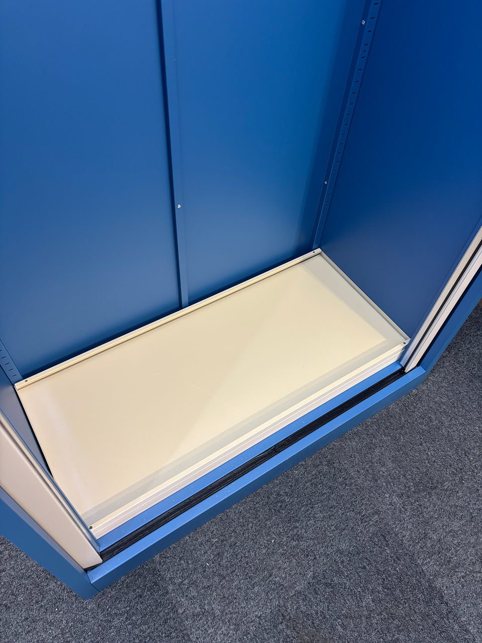 Side Opening Tambour Blue - including 3 cream shelves (H 2000 mm)
