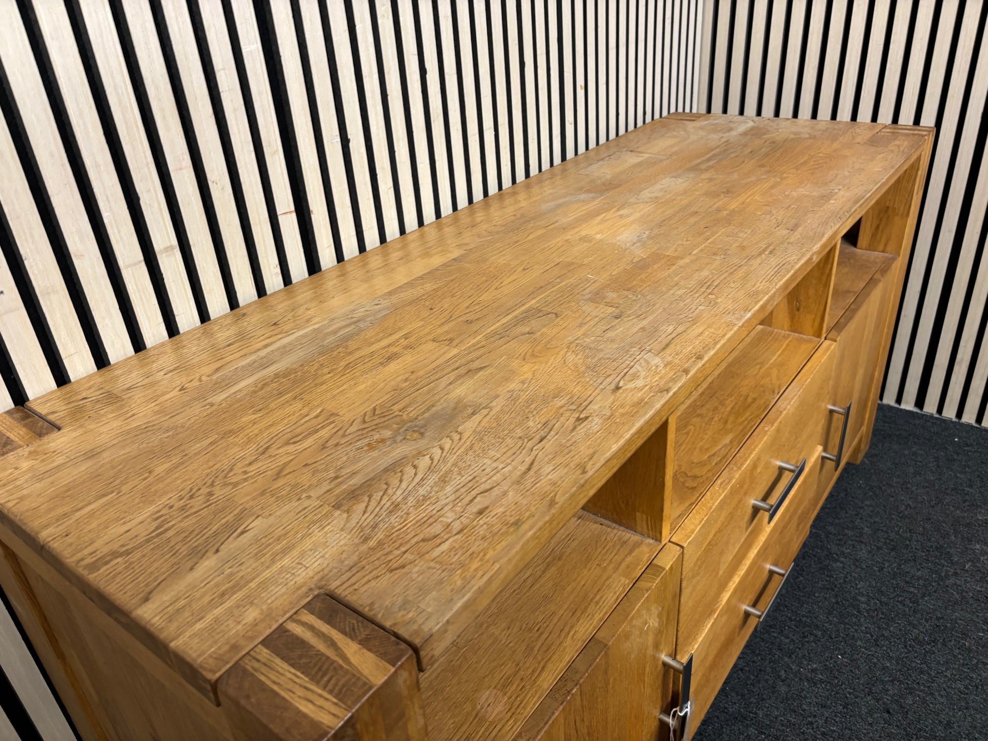 Light oak sideboard with two drawers and two cupboards (H 70 x W 145 x D 51 cm) 44195