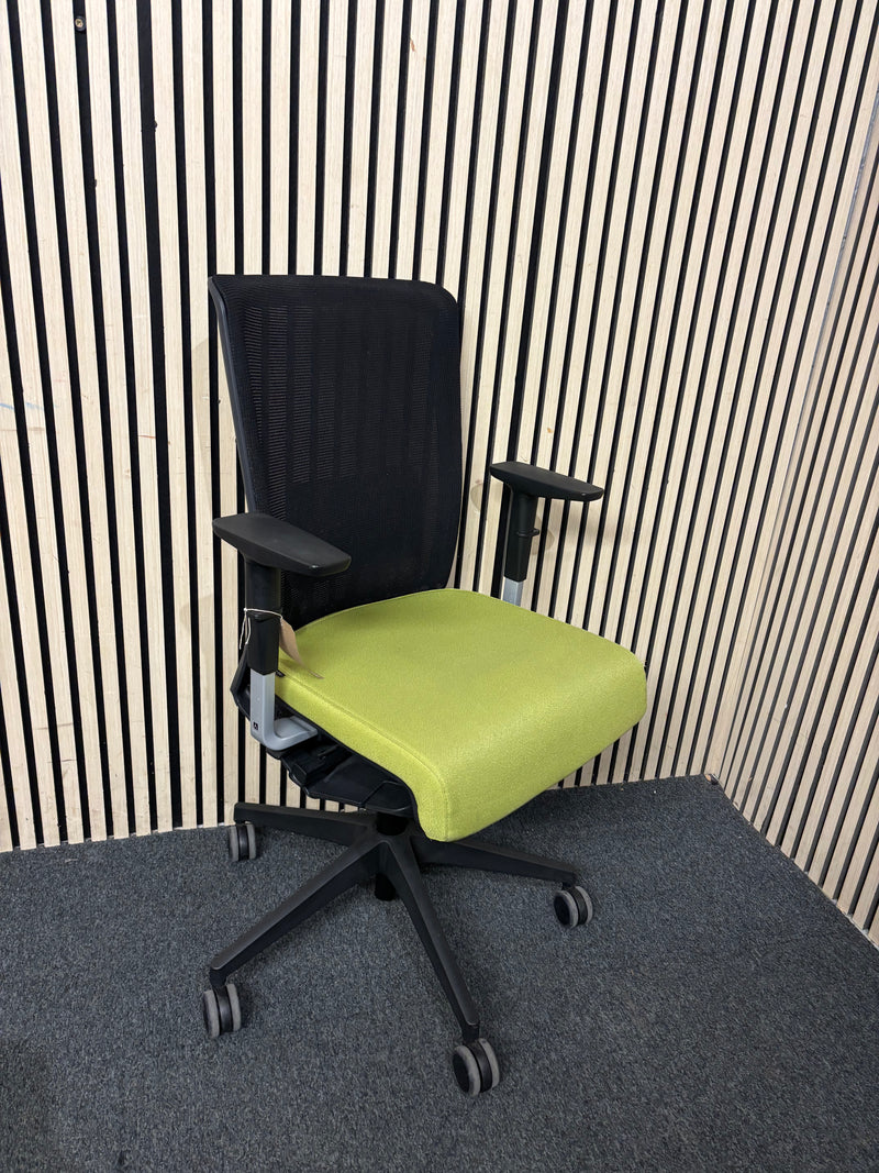 Actiu STAY multifunction swivel office chair with black mesh back and olive green seat fabric with height adjustable arms