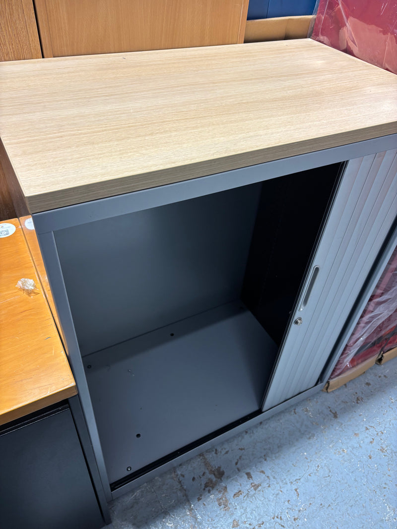 Medium sliding door tambour unit with oak shell (H 103 x W 80 x D 47 cm)