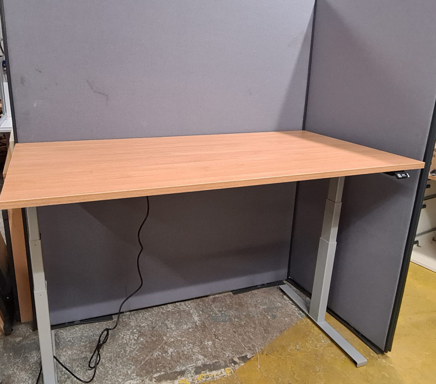Ex Demo Straight ELECTRIC height adjustable desk - silver metal frame, VARIOUS SIZE TOPS 1200 TO 1600L