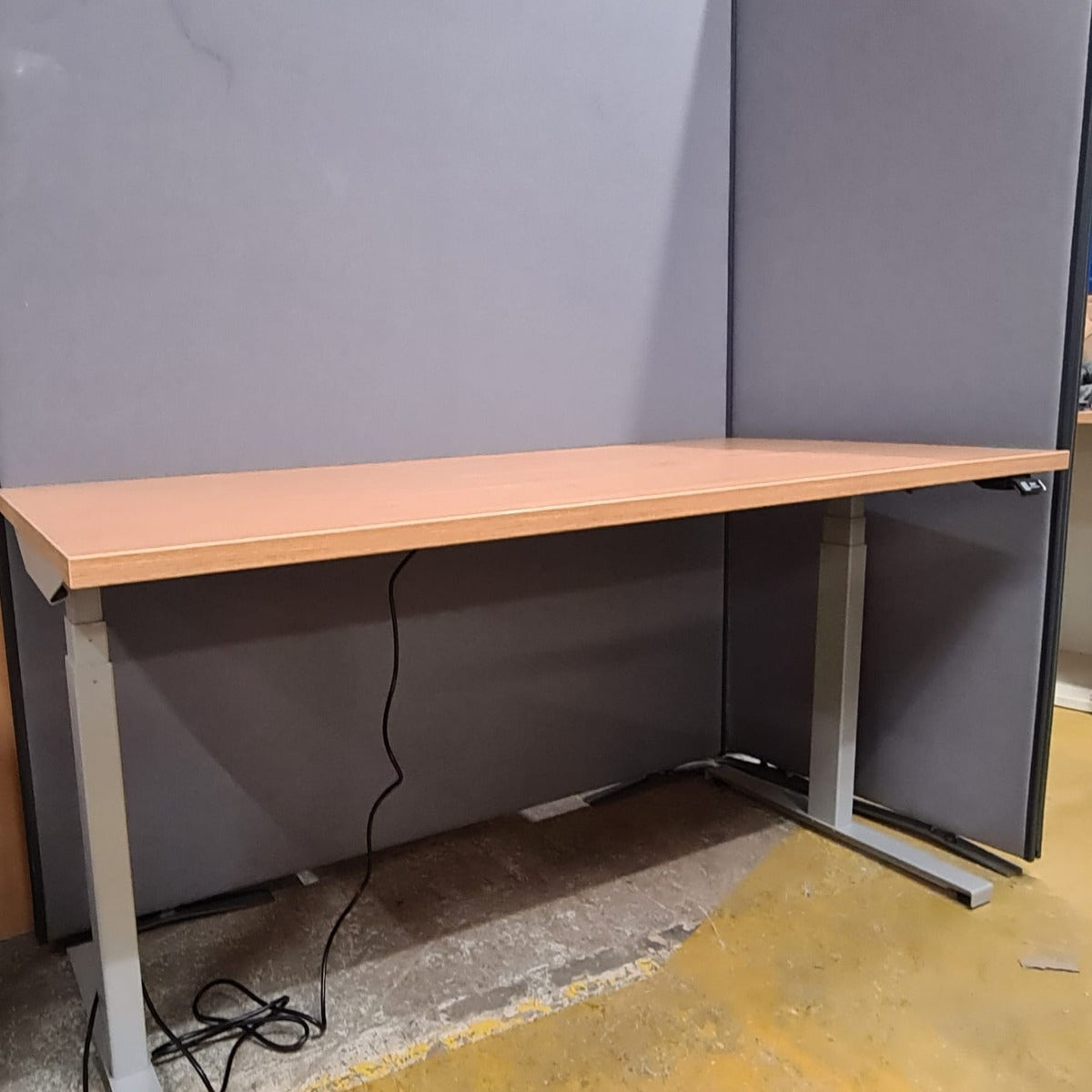 Ex Demo Straight ELECTRIC height adjustable desk - silver metal frame, VARIOUS SIZE TOPS 1200 TO 1600L