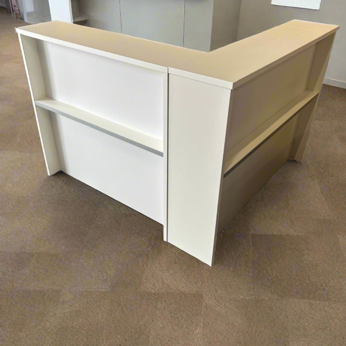 Bespoke Counter 16