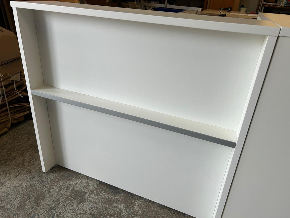 Bespoke Counter 16