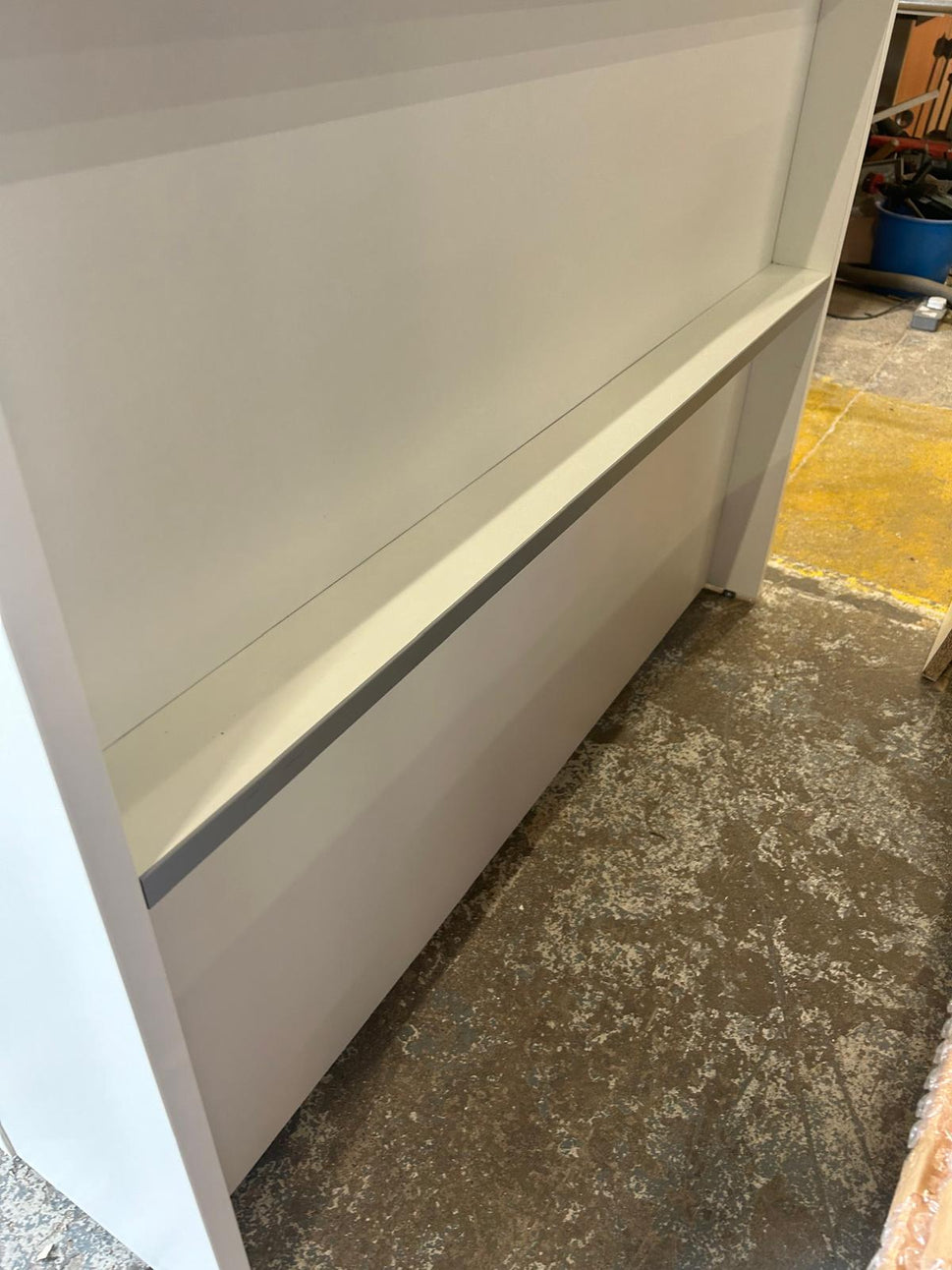 Bespoke Counter 16