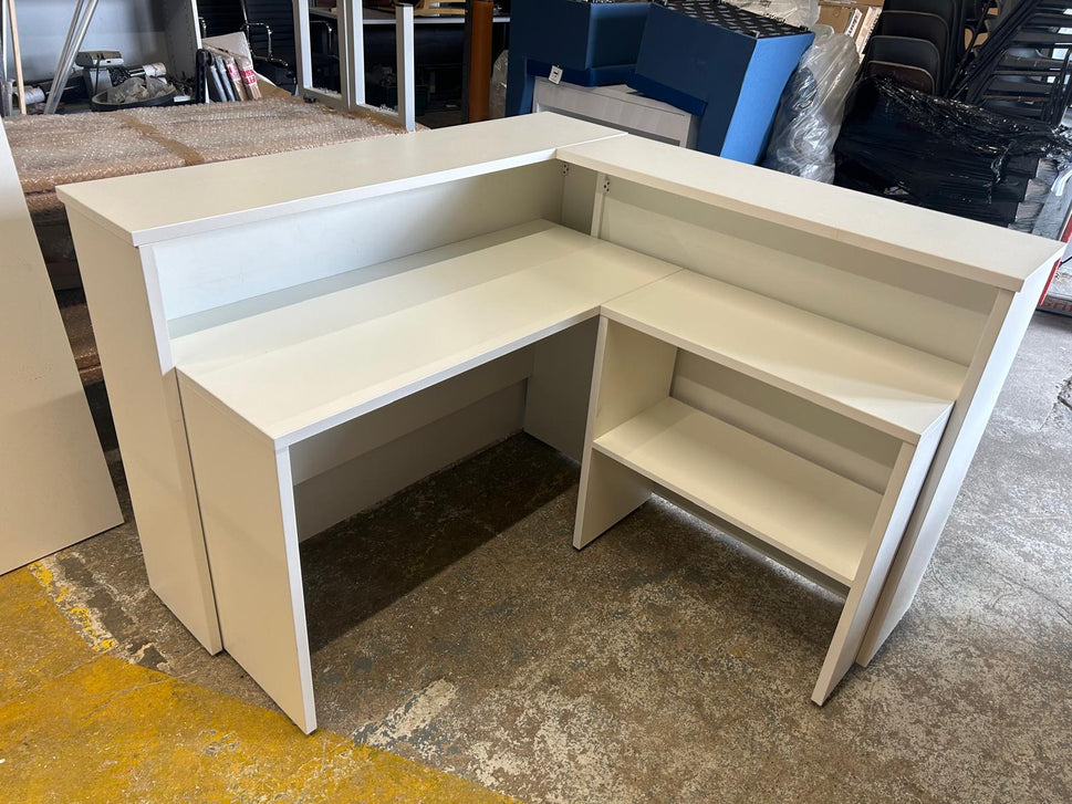 Bespoke Counter 16