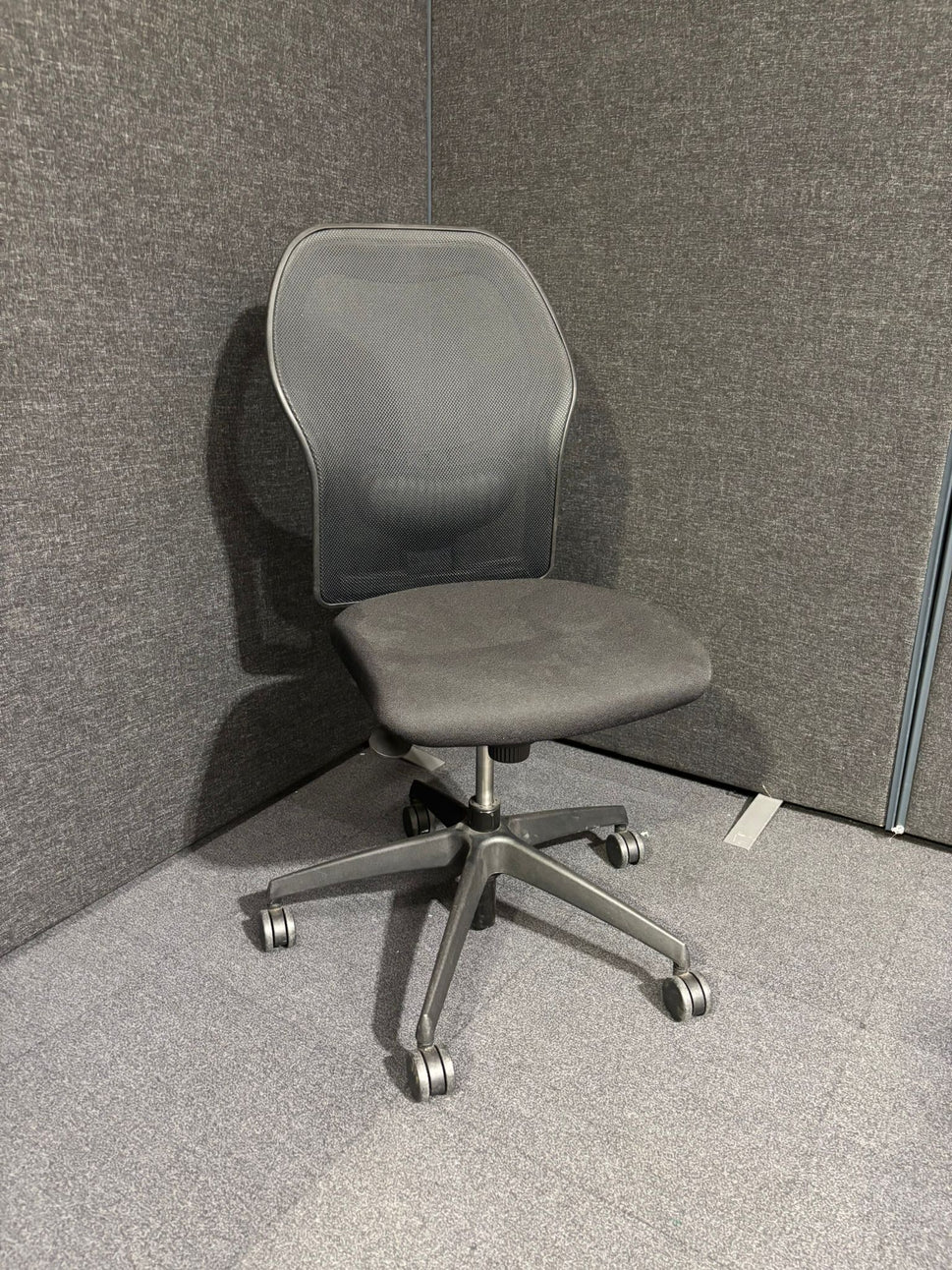 Orangebox DTO-HB Grey fabric and black mesh back swivel chair, height adjustable seat, no arms