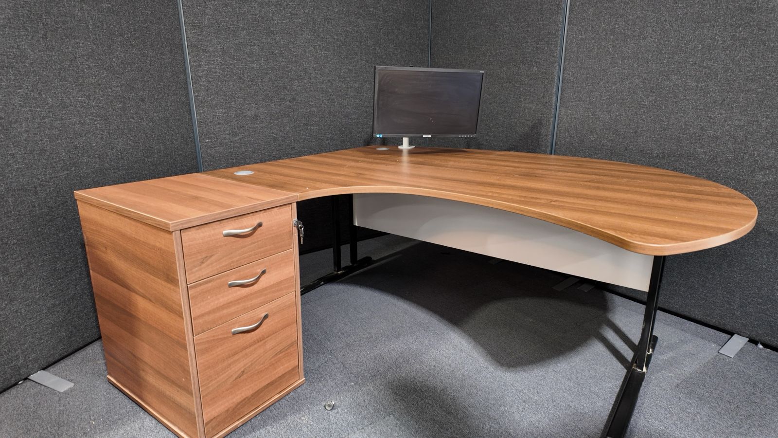 Executive bow fronted radial desk, left hand (1800mm x 1700mm)