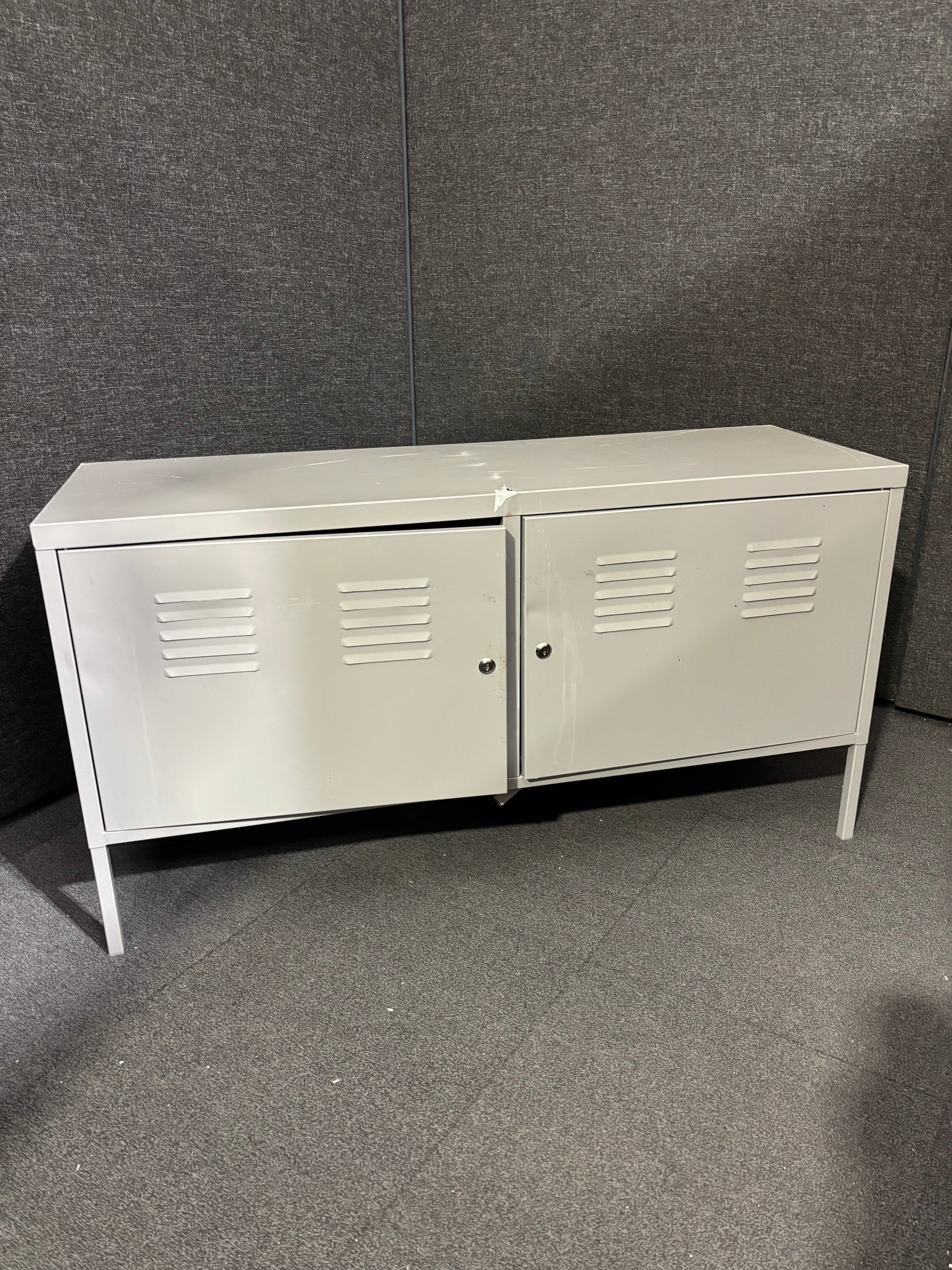 Grey metal 2 door long storage unit (H 63 x W 120 x D 40 cm)