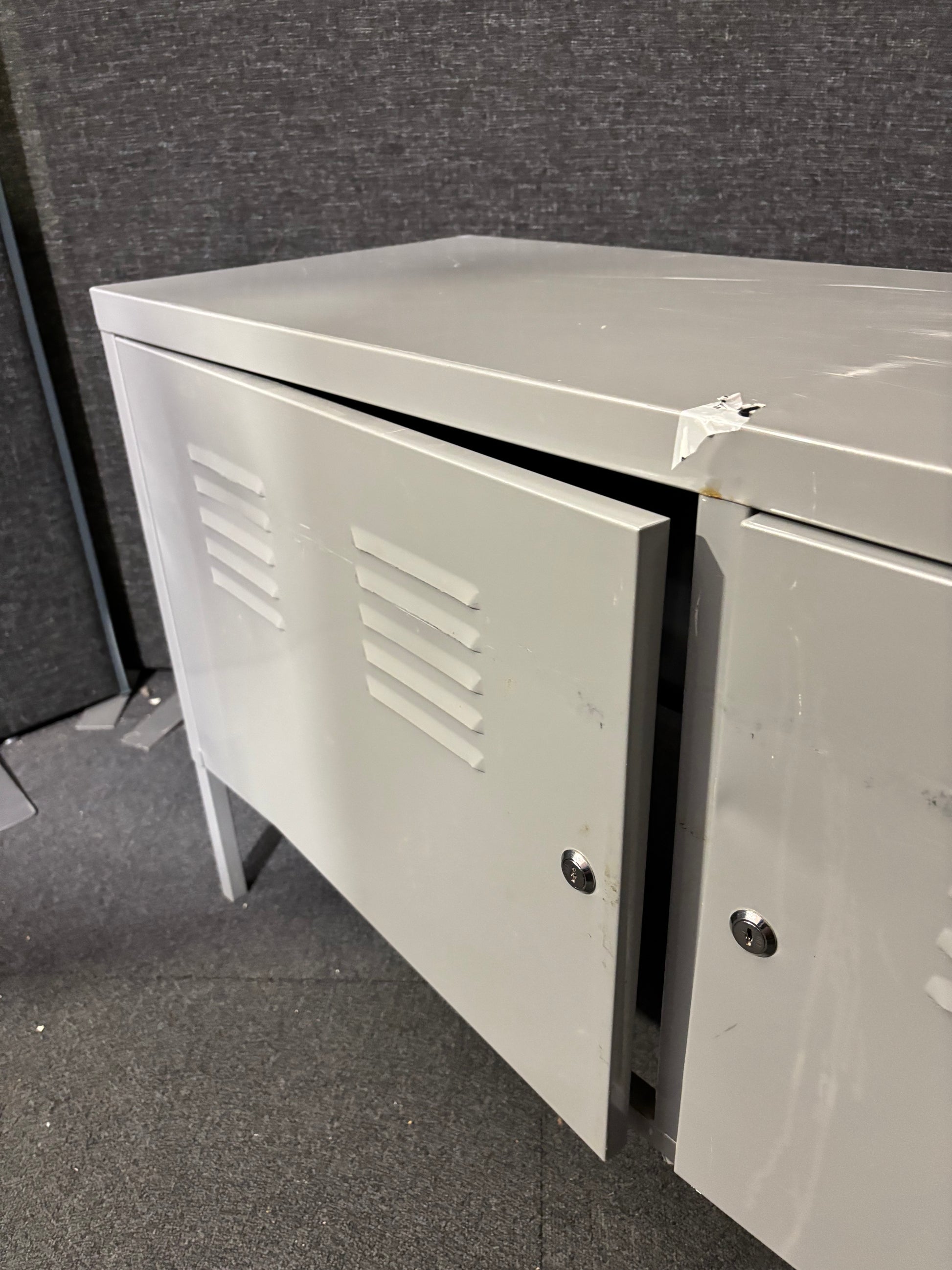 Grey metal 2 door long storage unit (H 63 x W 120 x D 40 cm)