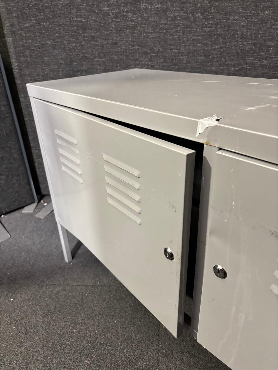 Grey metal 2 door long storage unit (H 63 x W 120 x D 40 cm)