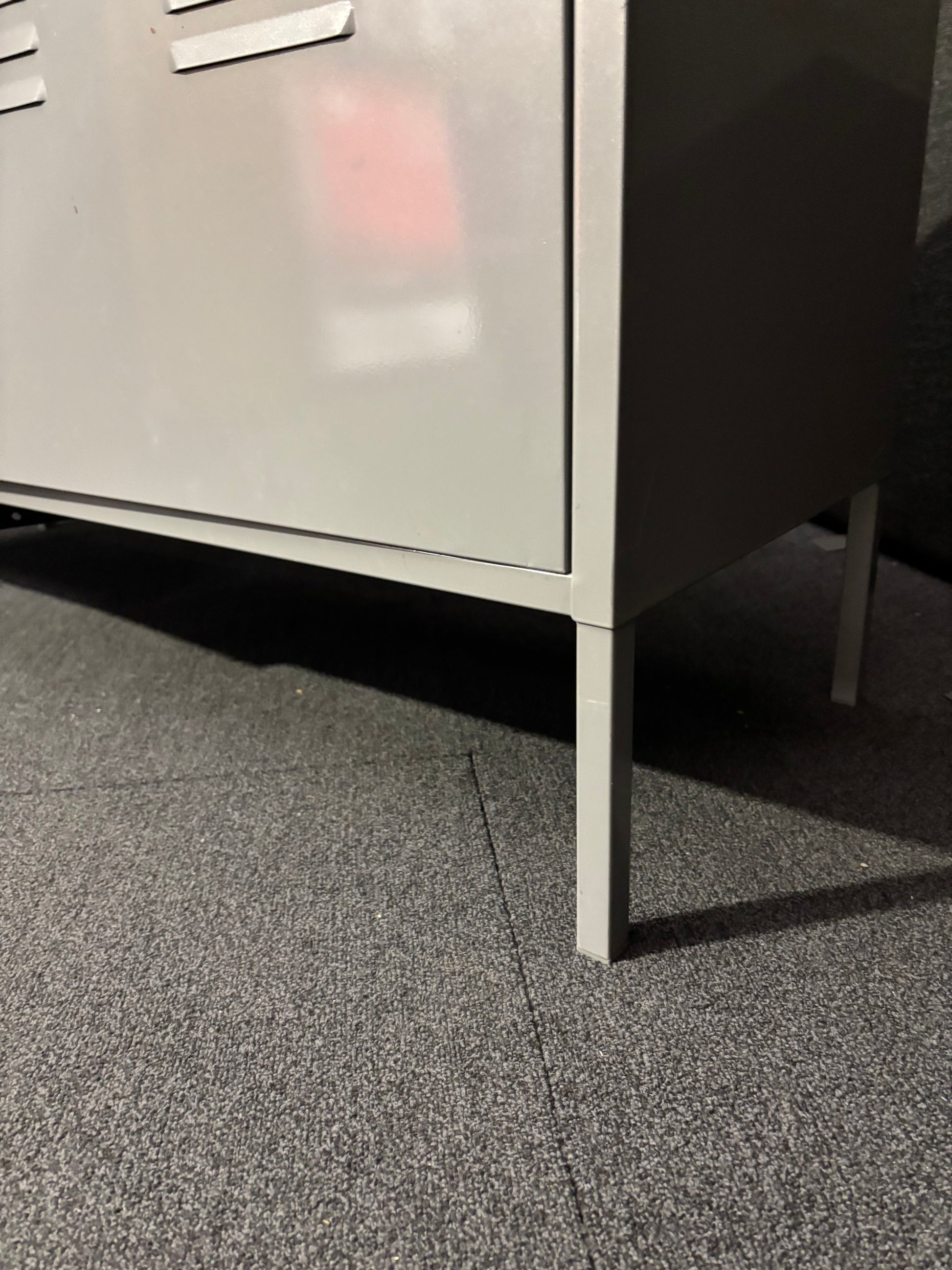 Grey metal 2 door long storage unit (H 63 x W 120 x D 40 cm)