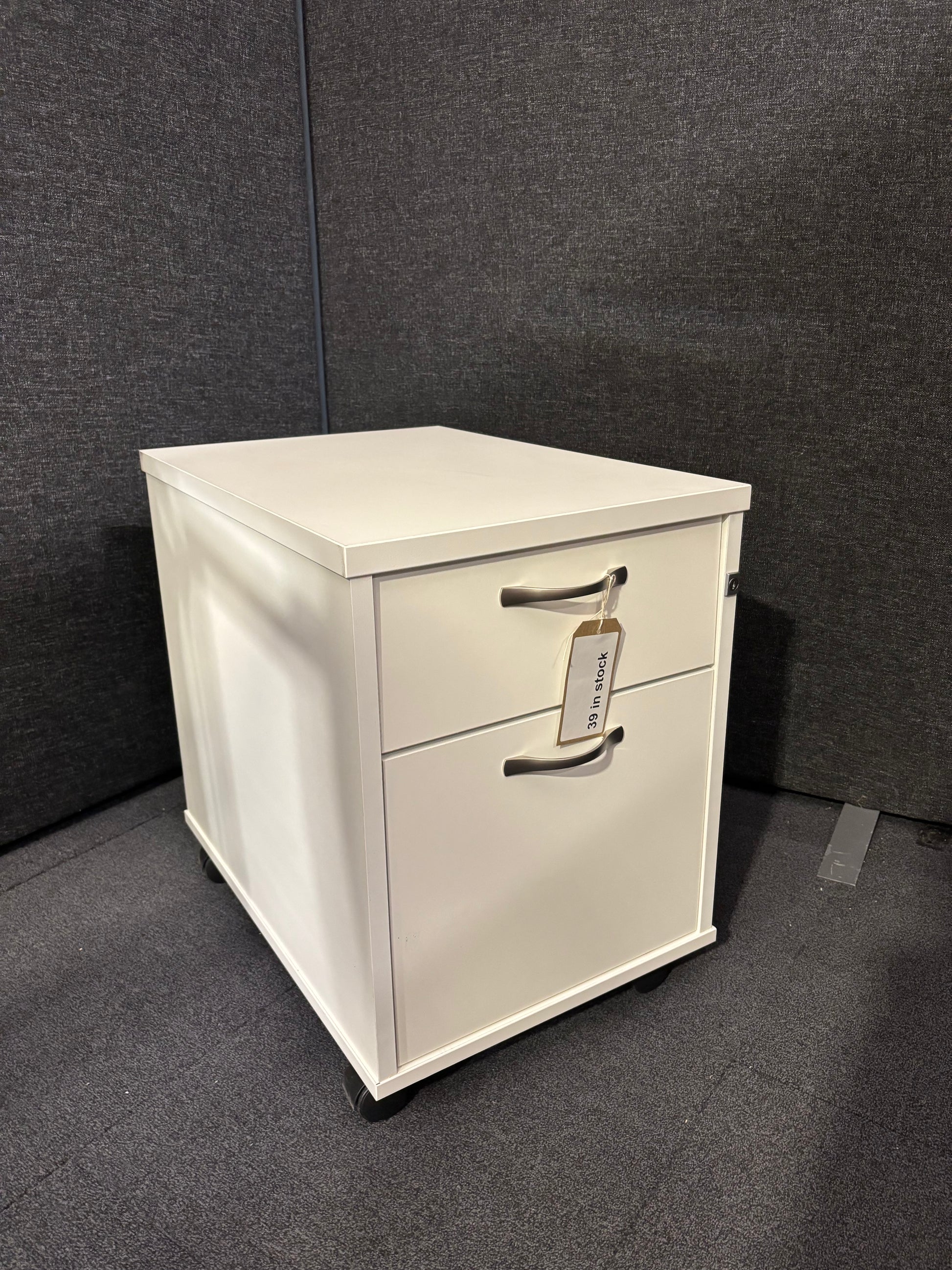 2 or 3 drawer wooden mobile pedestal in white
Product as good as new