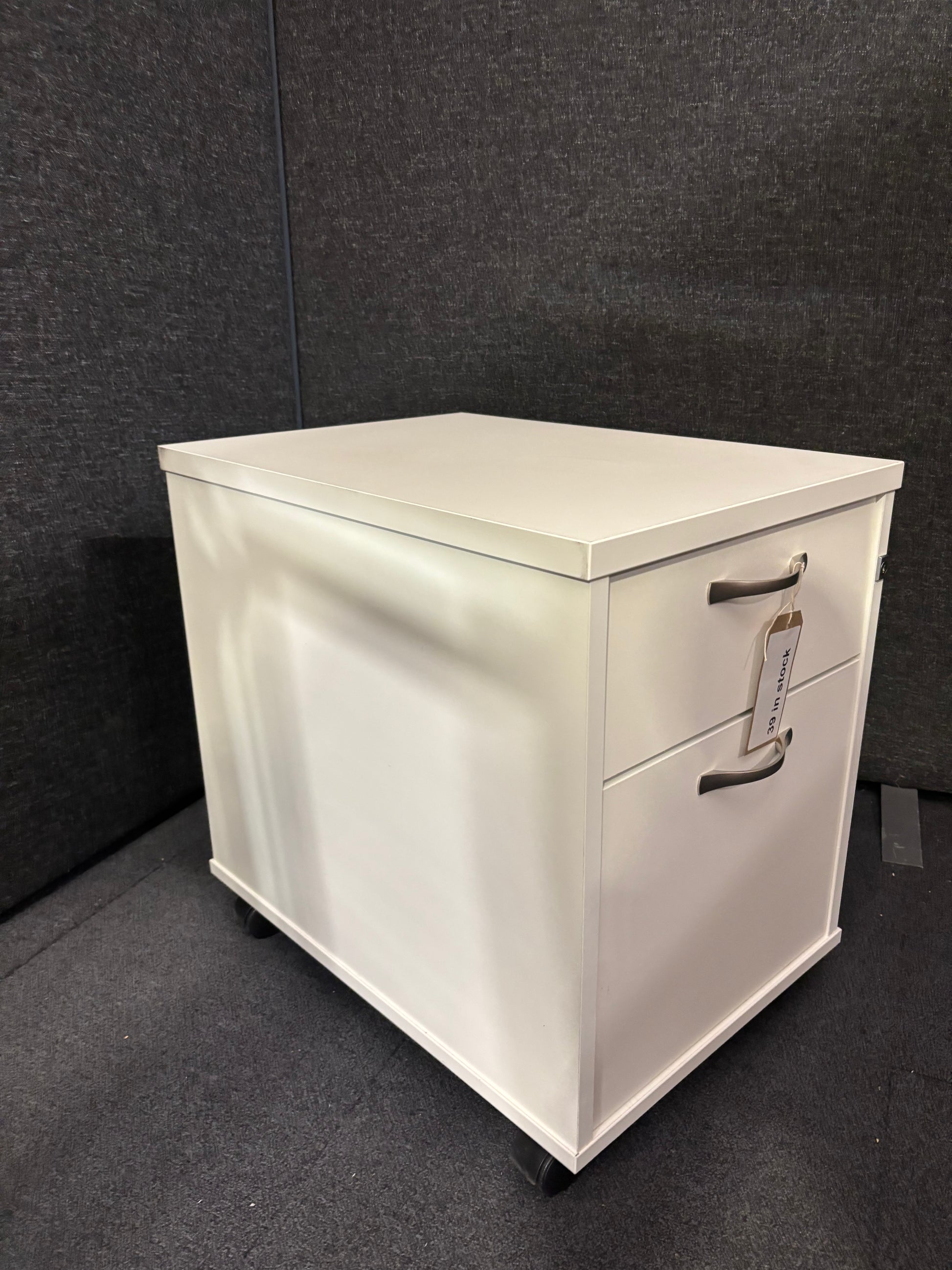 2 or 3 drawer wooden mobile pedestal in white
Product as good as new