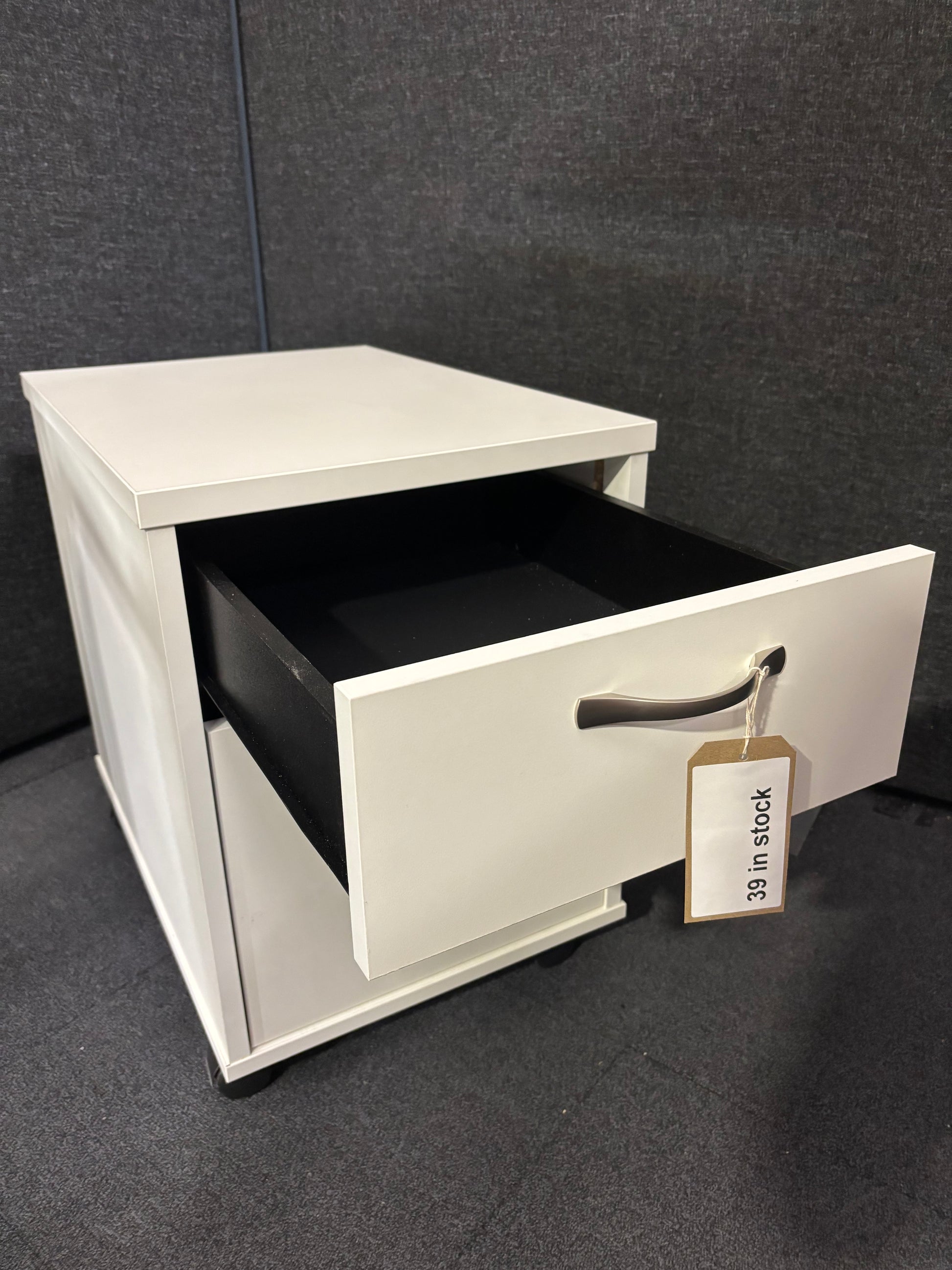 2 or 3 drawer wooden mobile pedestal in white
Product as good as new