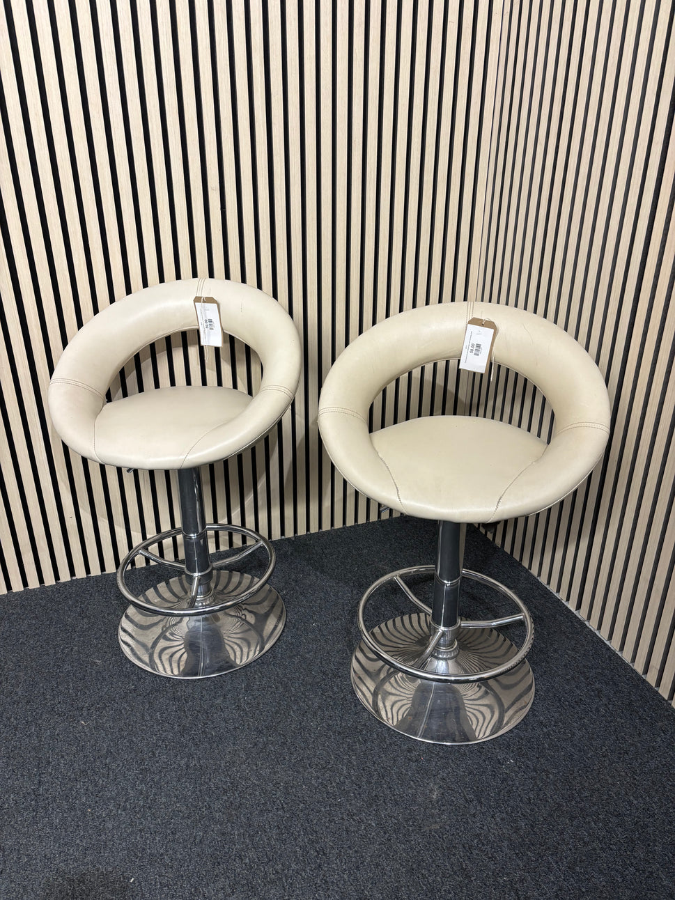 Cream leatherette and chrome high swivel bar stools 3325
