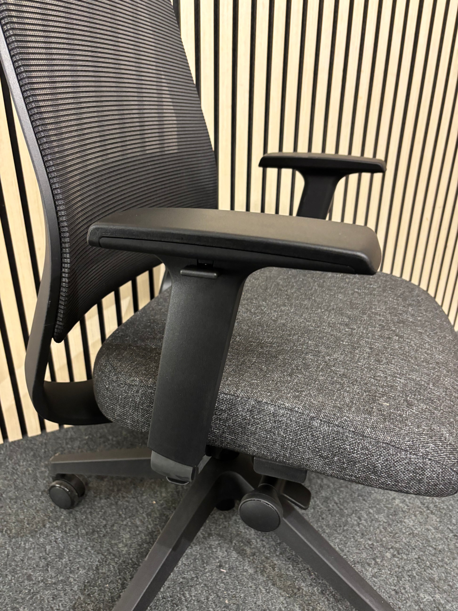NEW Lennon Black mesh back 3 lever multifunction executive swivel chair with charcoal seat and height adjustable arms. LARGE QTYS AVAILABLE. PRICE INC VAT AT 23%