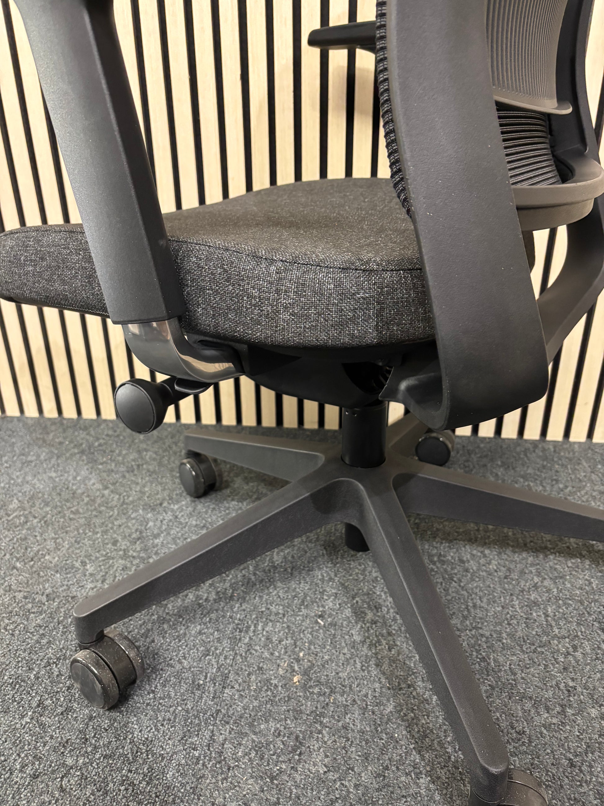 NEW Lennon Black mesh back 3 lever multifunction executive swivel chair with charcoal seat and height adjustable arms. LARGE QTYS AVAILABLE. PRICE INC VAT AT 23%