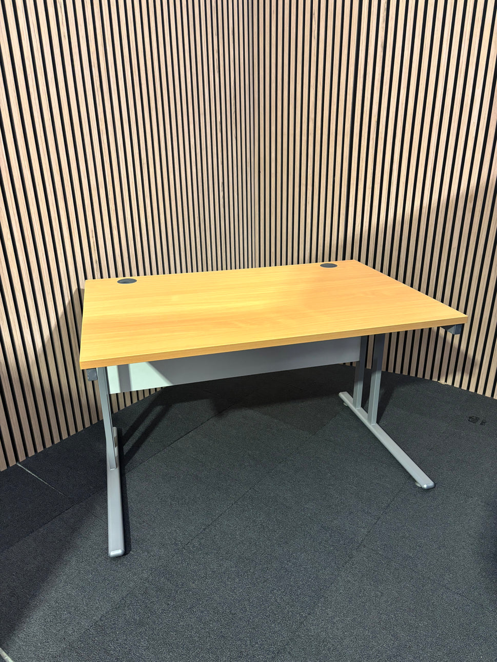 Straight desk 148 (1400mm x 800mm)