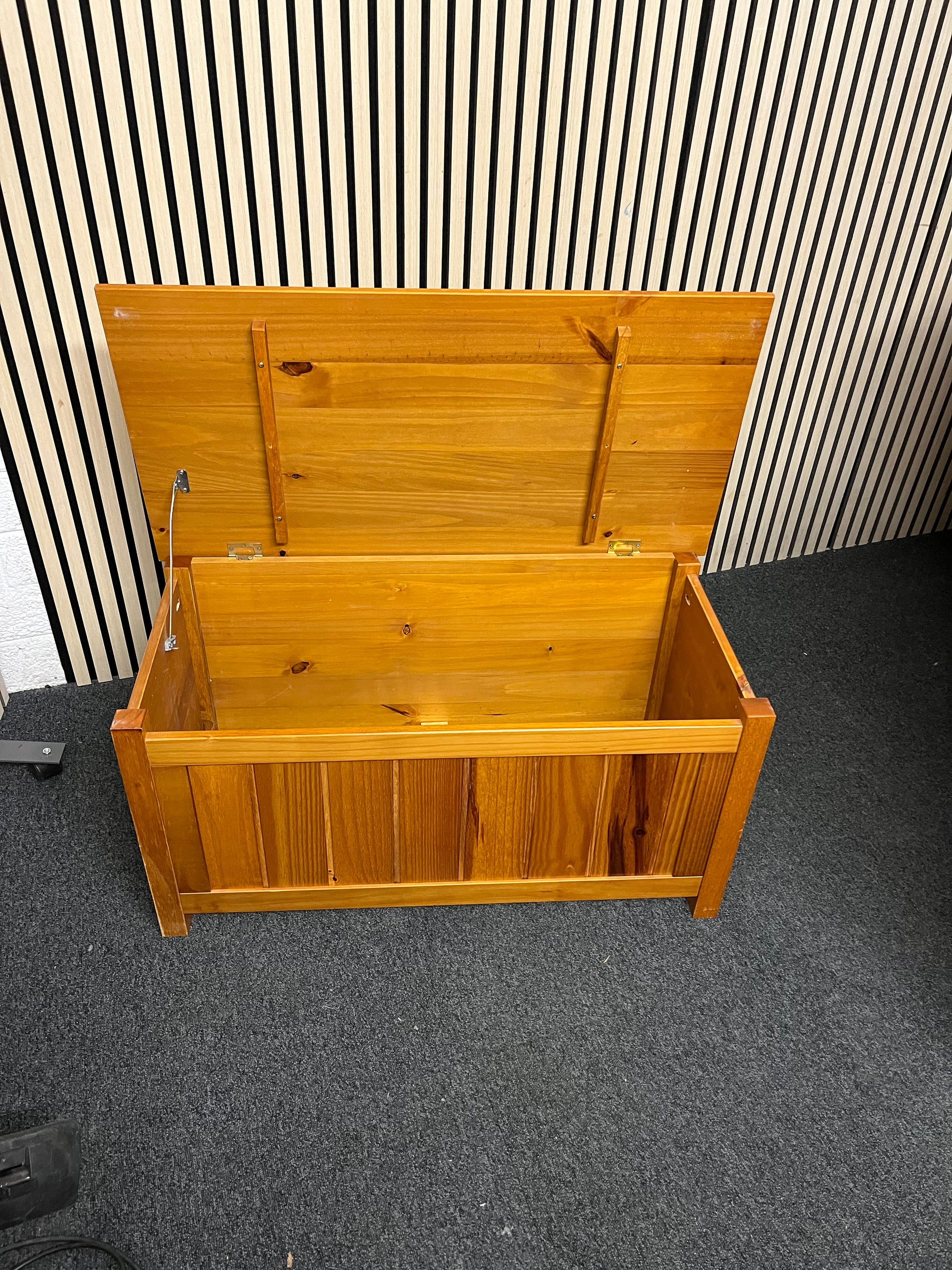 pine blanket box 2425