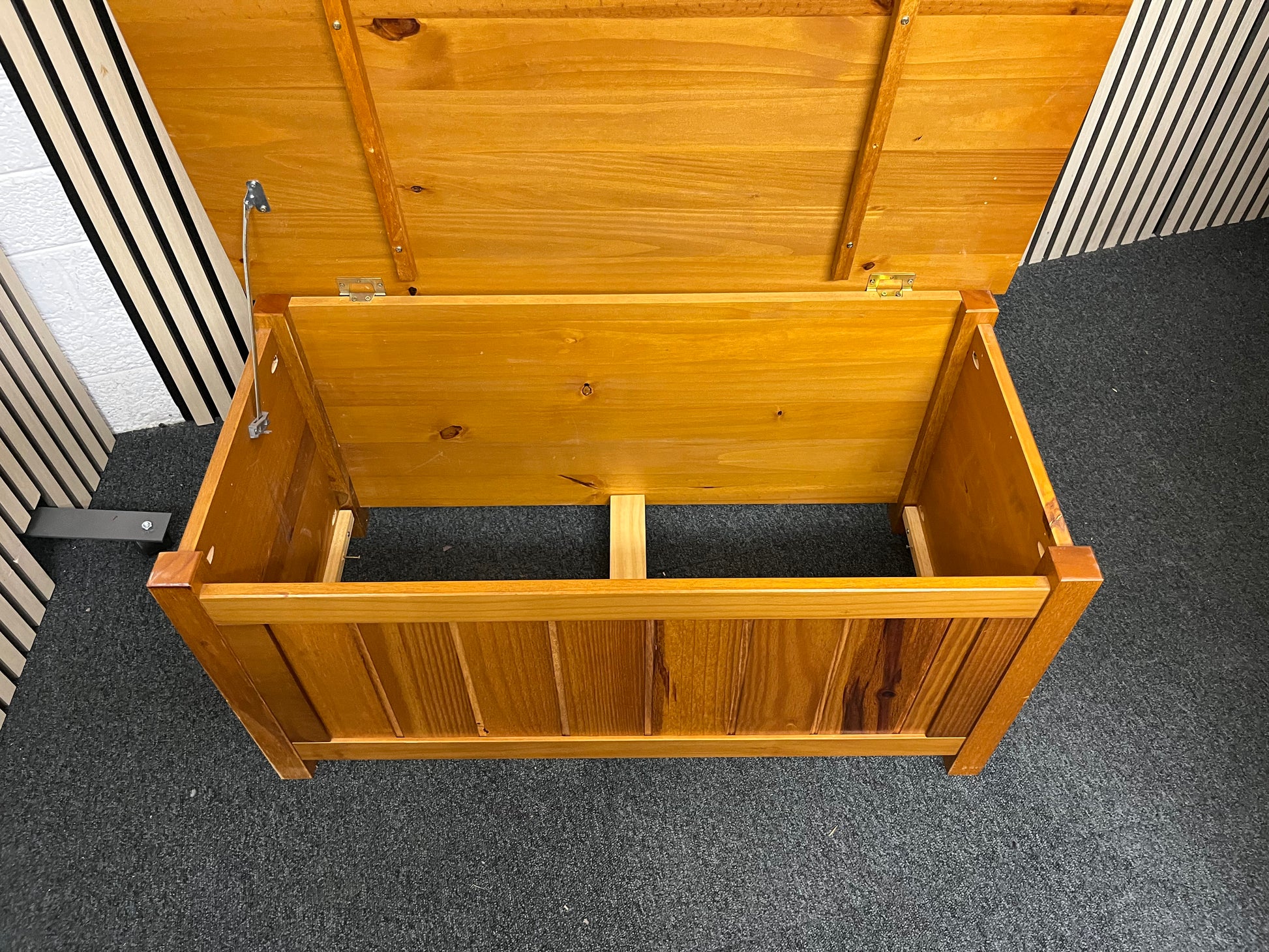 pine blanket box 2425