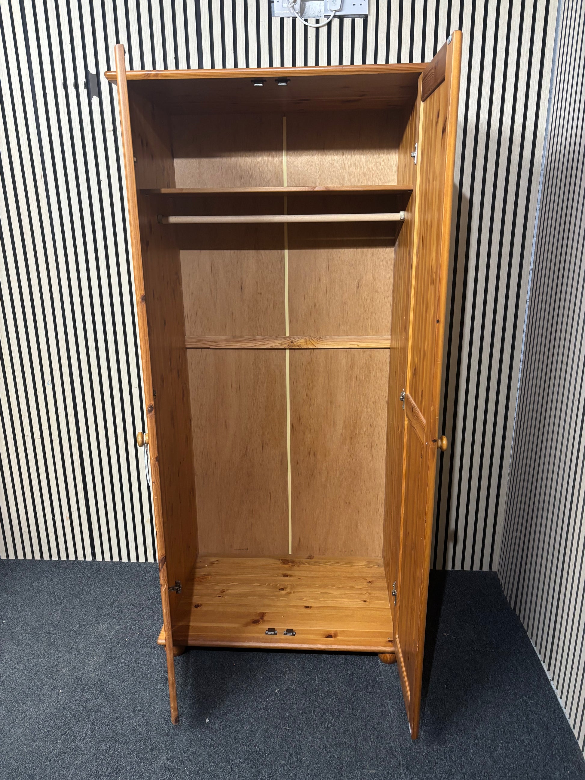 Solid pine tall 2 door wardrobe (H 186 x W 86 x D 56 cm) 3126